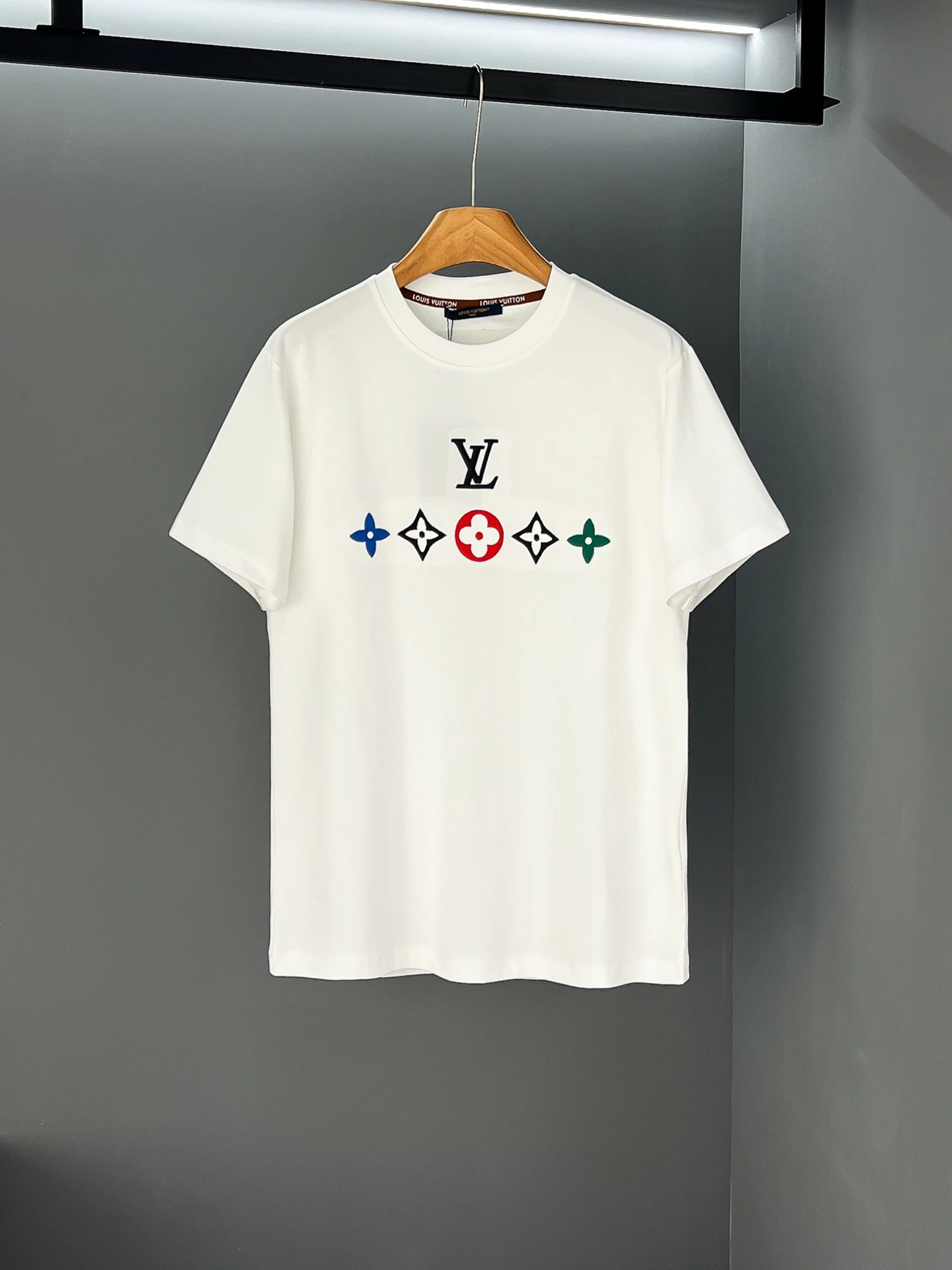 Louis Vuitton T-Shirt — dde41818