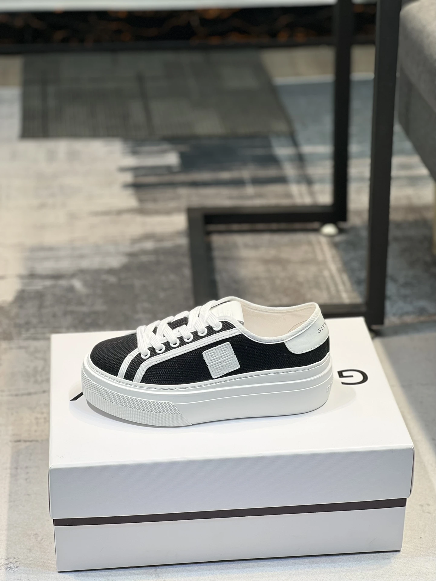 Givenchy Sneakers — e0326a7d