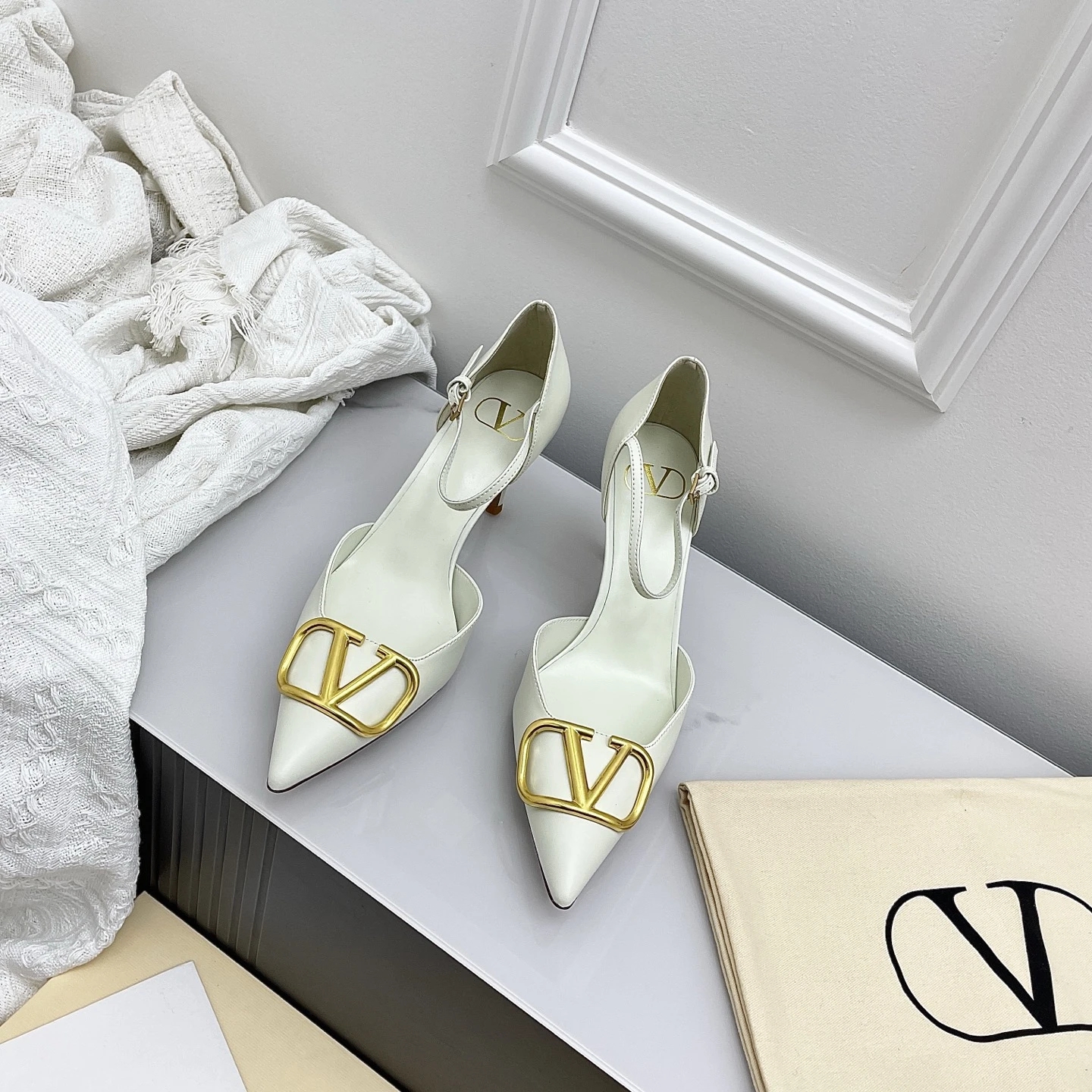 Valentino Sandals — 9a93603a