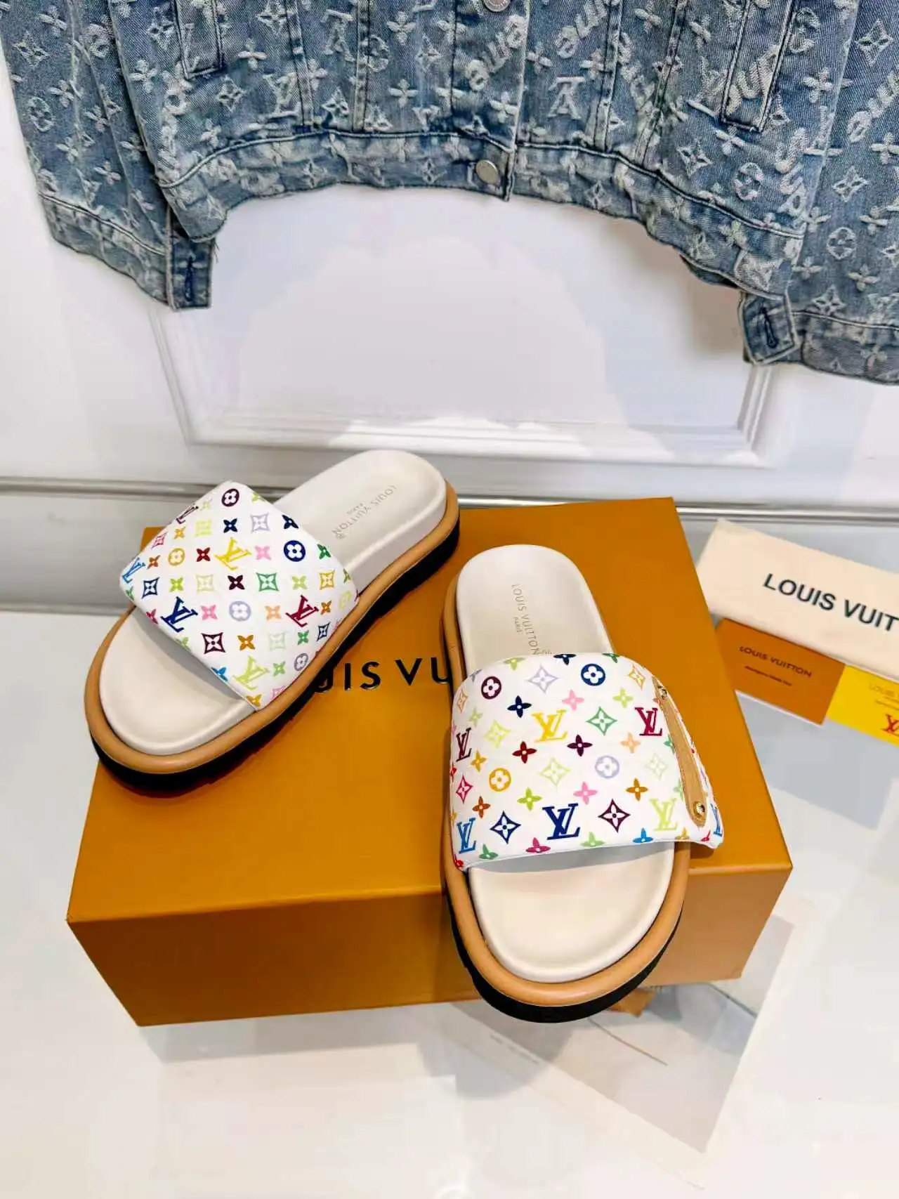 Louis Vuitton Slippers — 8627b1af