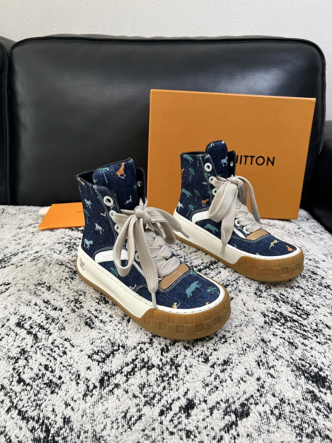 Louis Vuitton Sneakers — 04803c87