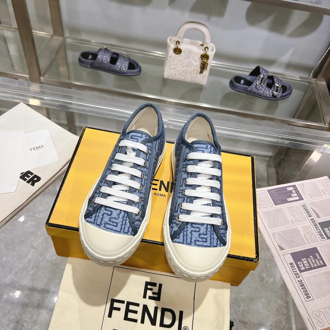 Fendi Sneakers — 25f95a35