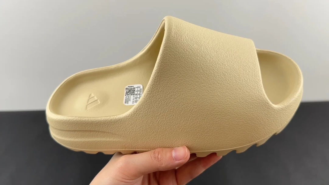 Slippers & Slides