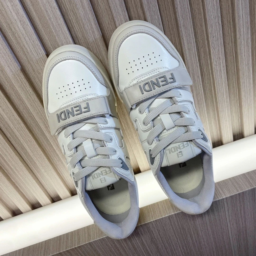 Fendi Sneakers — bbb3d912