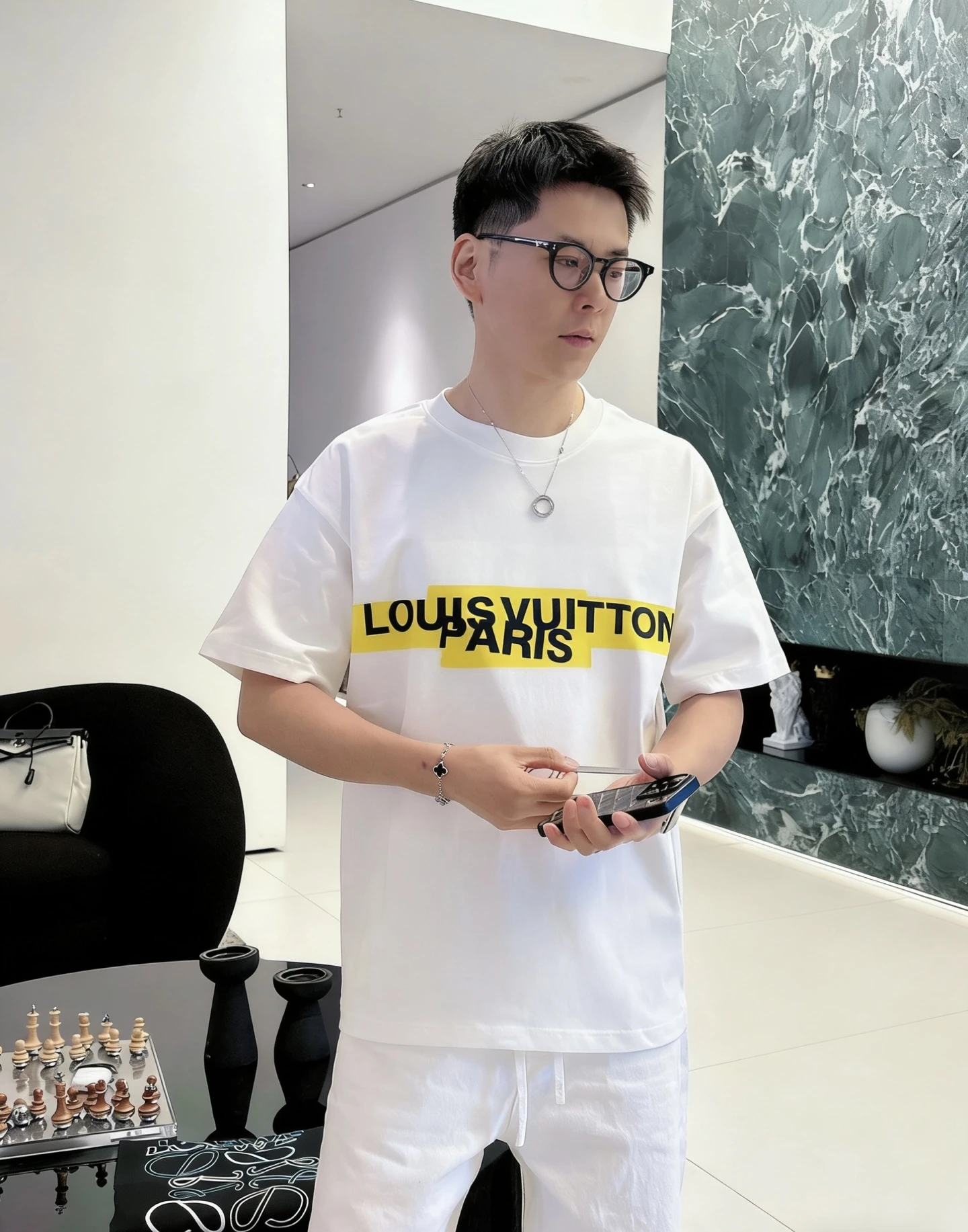 Louis Vuitton T-Shirt — d20f2505