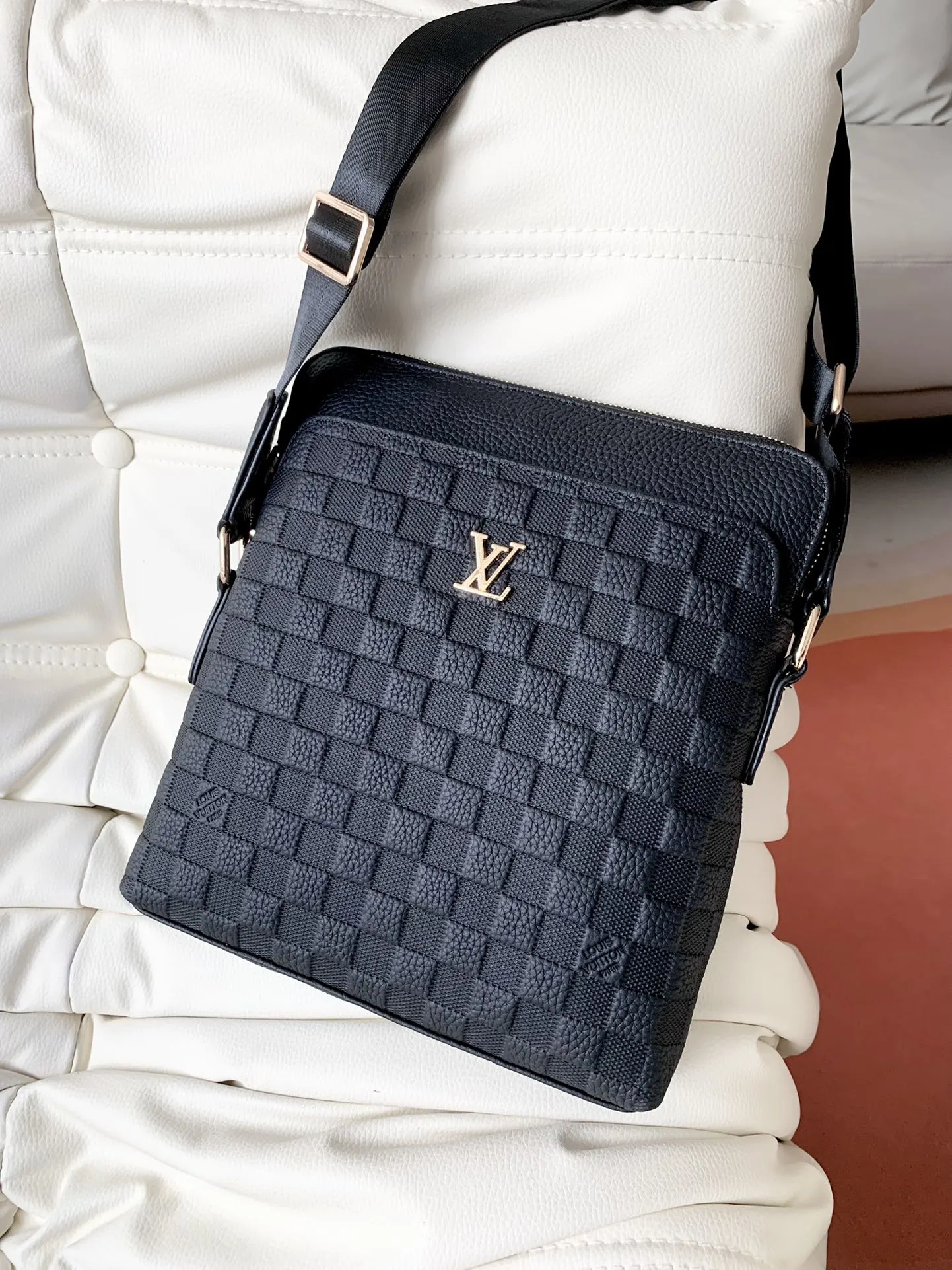 Louis Vuitton Bag — 99792f9e