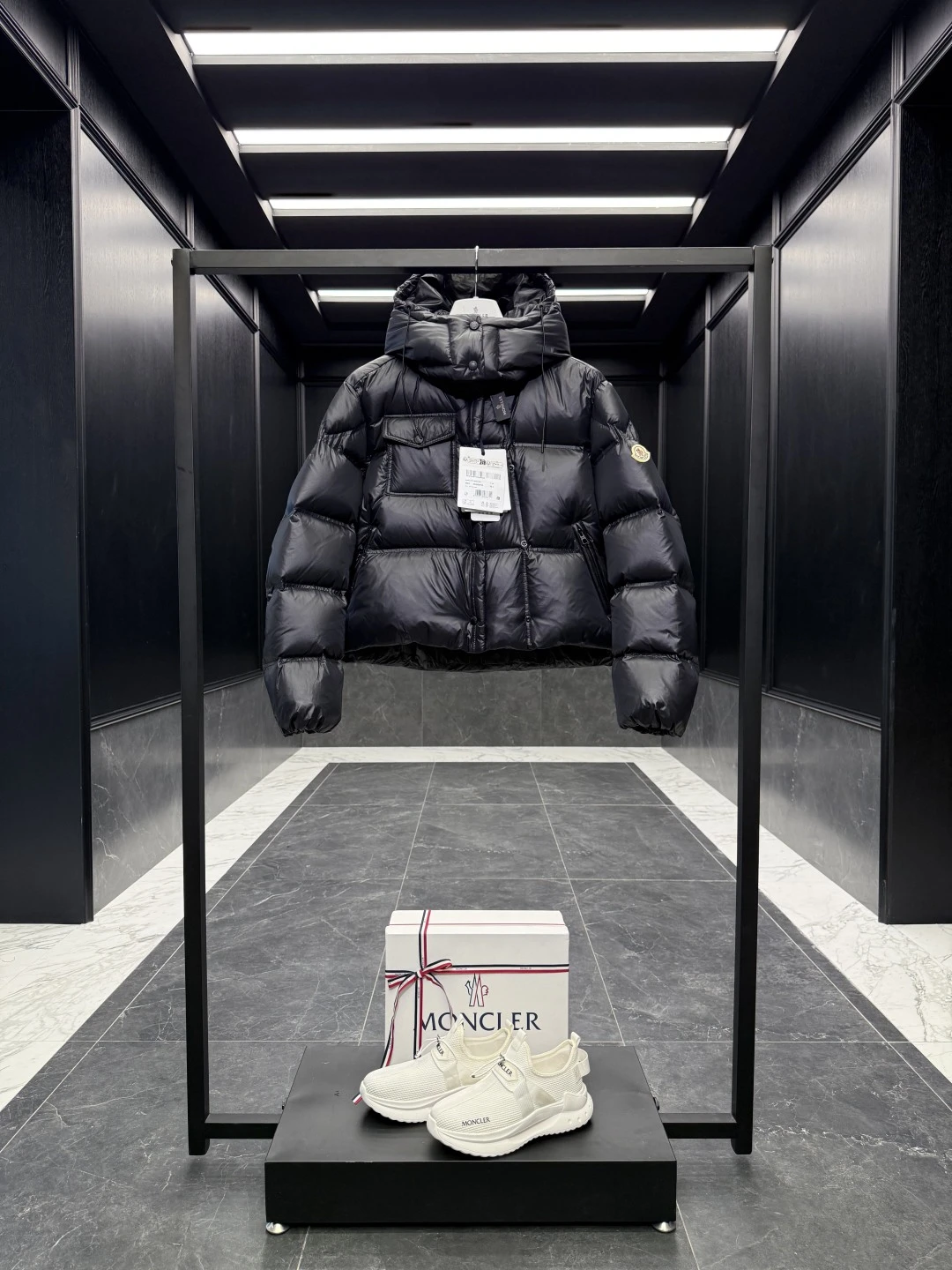 Moncler Down Jackets — e3b6ab93