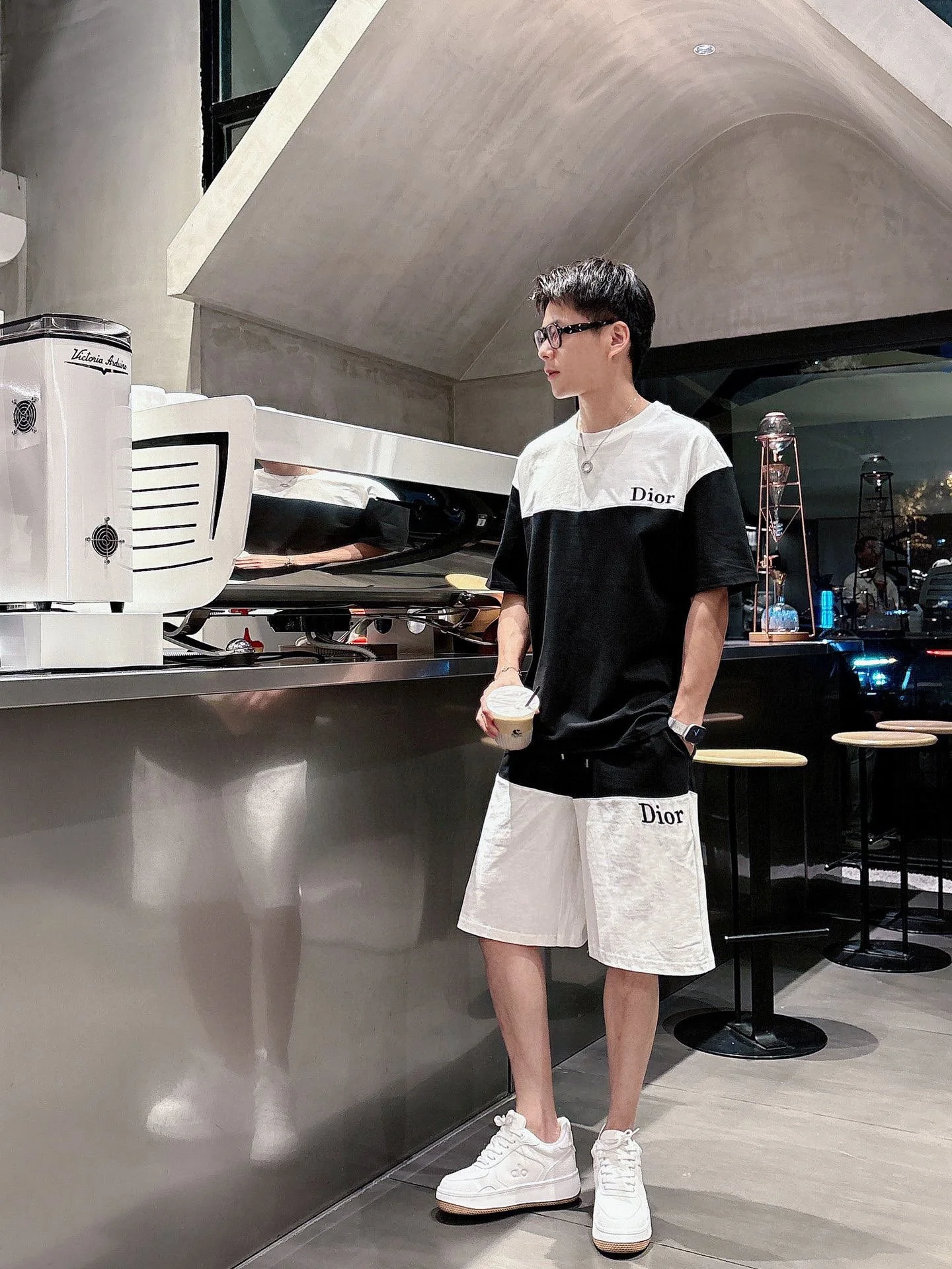 Dior T-Shirt — 111b384b