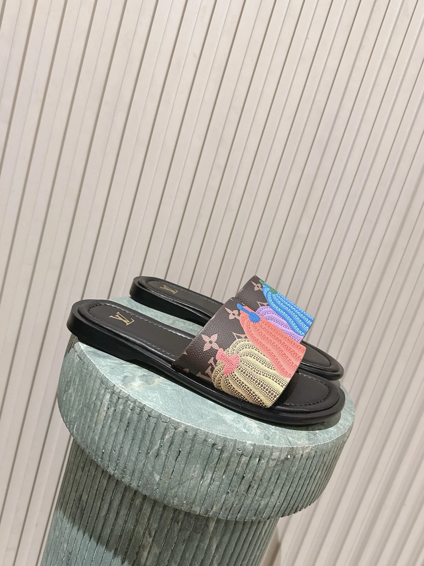 Louis Vuitton Slides — 687f1c68