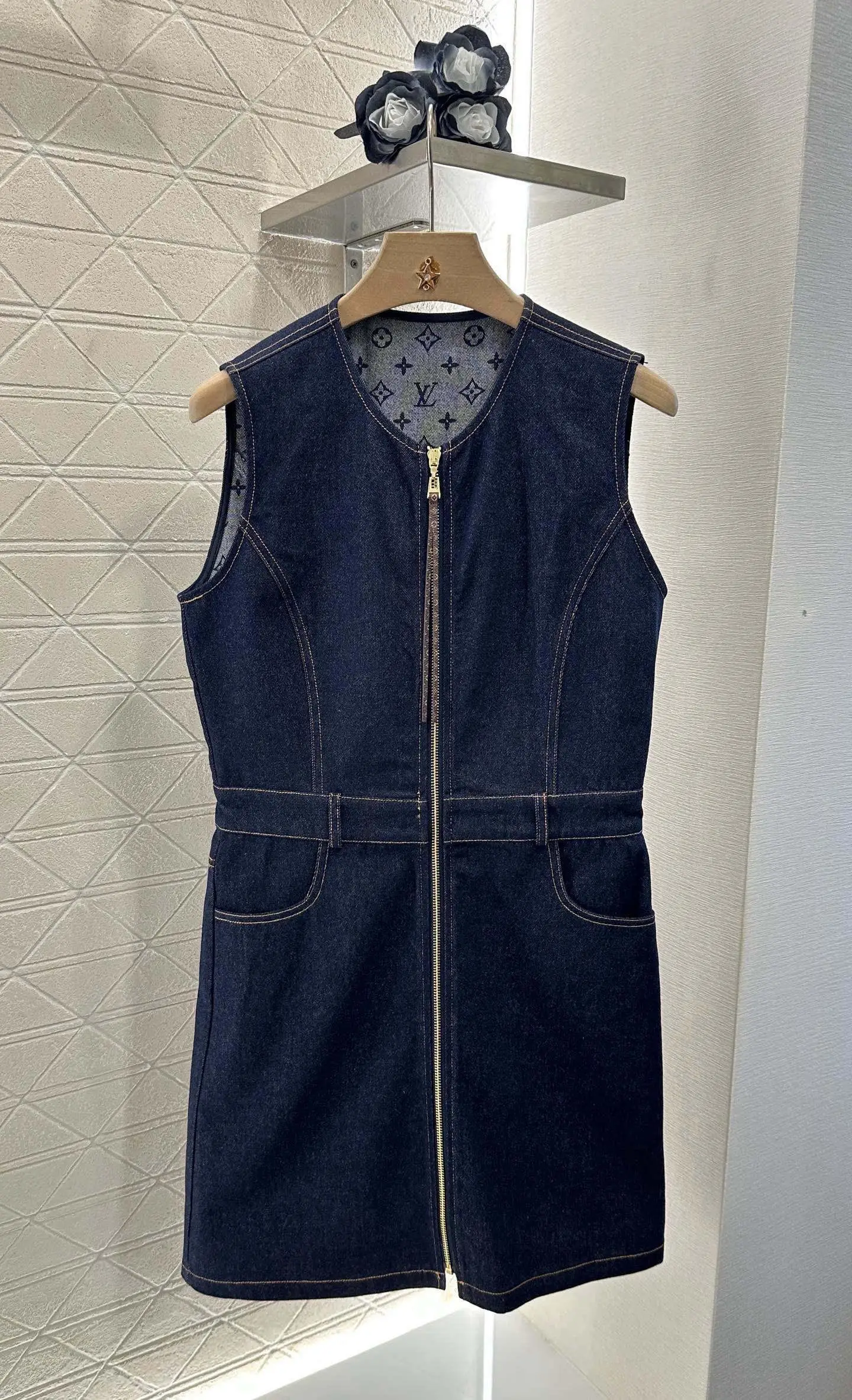 Dresses — 510e579a