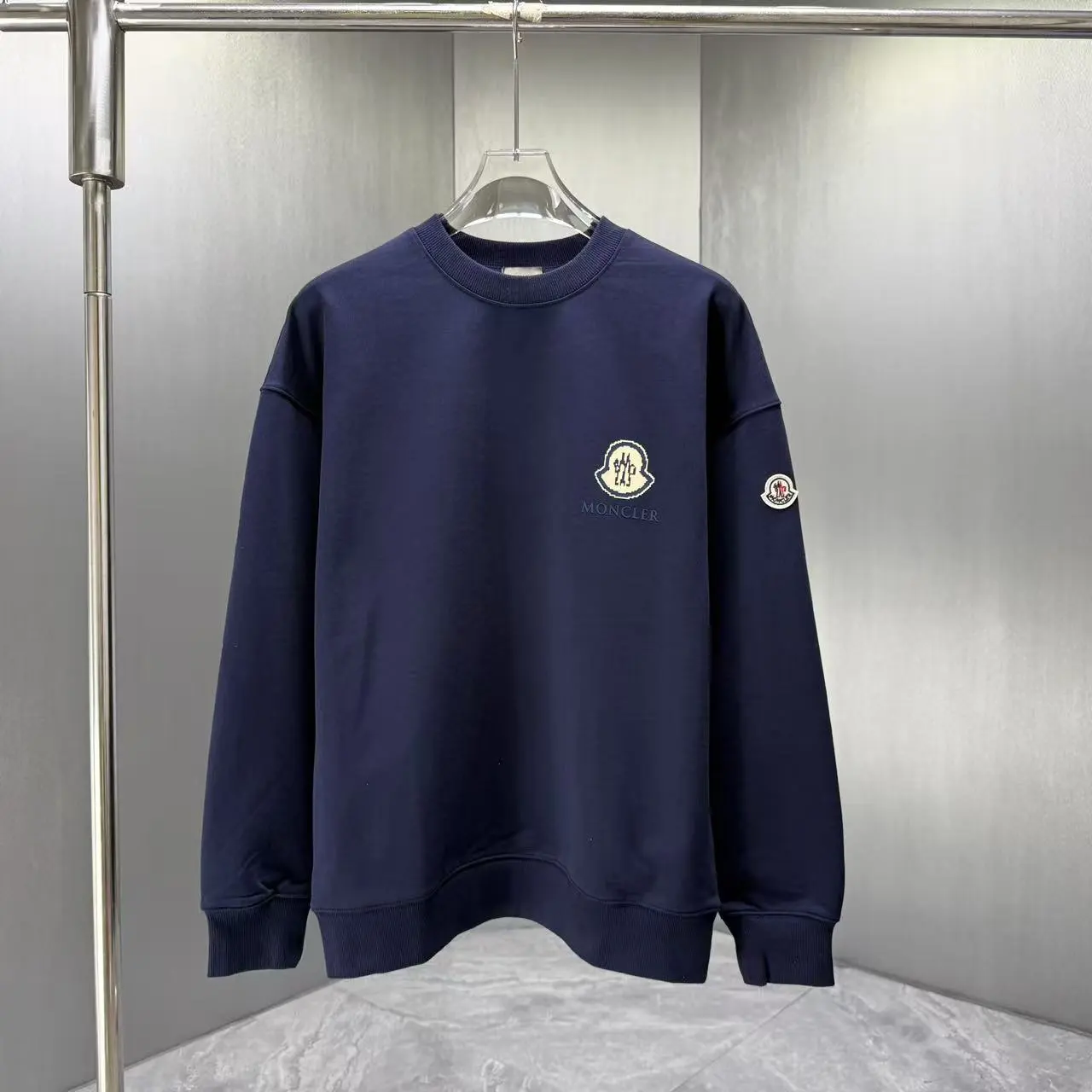 Moncler Sweatshirts — 412f3d85