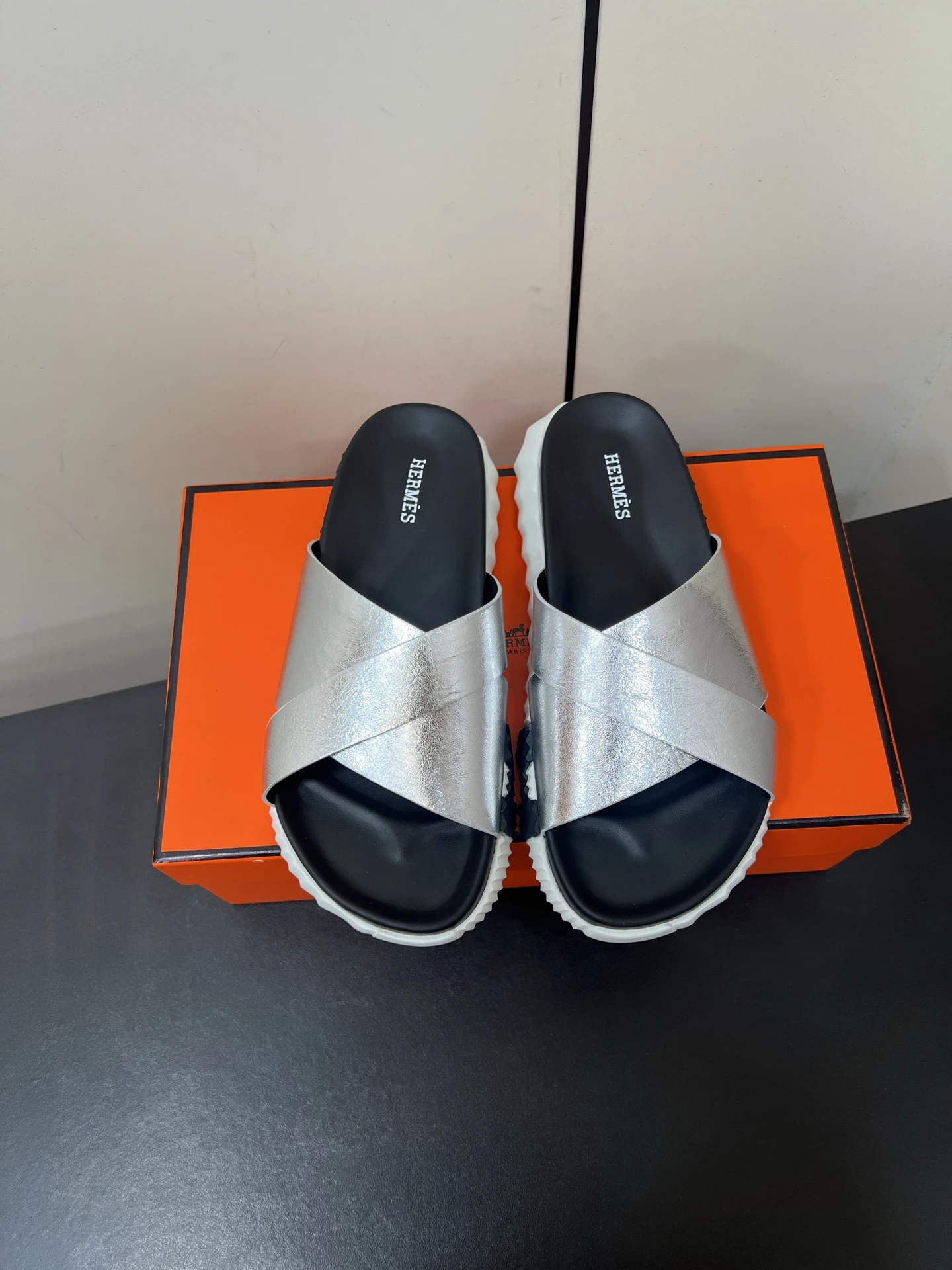Hermès Slippers — e29f1a2e