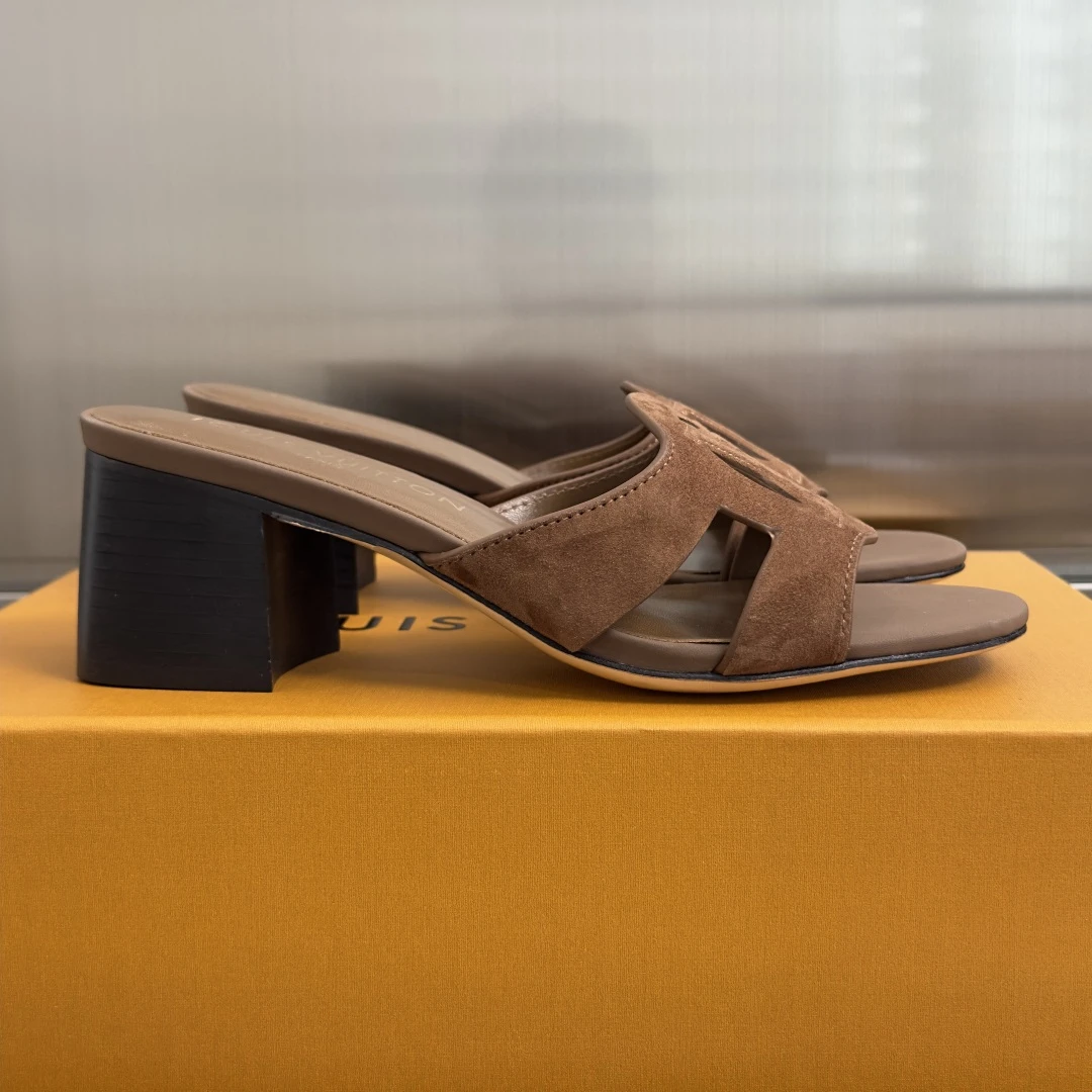 Louis Vuitton Slippers — 595e8bfe