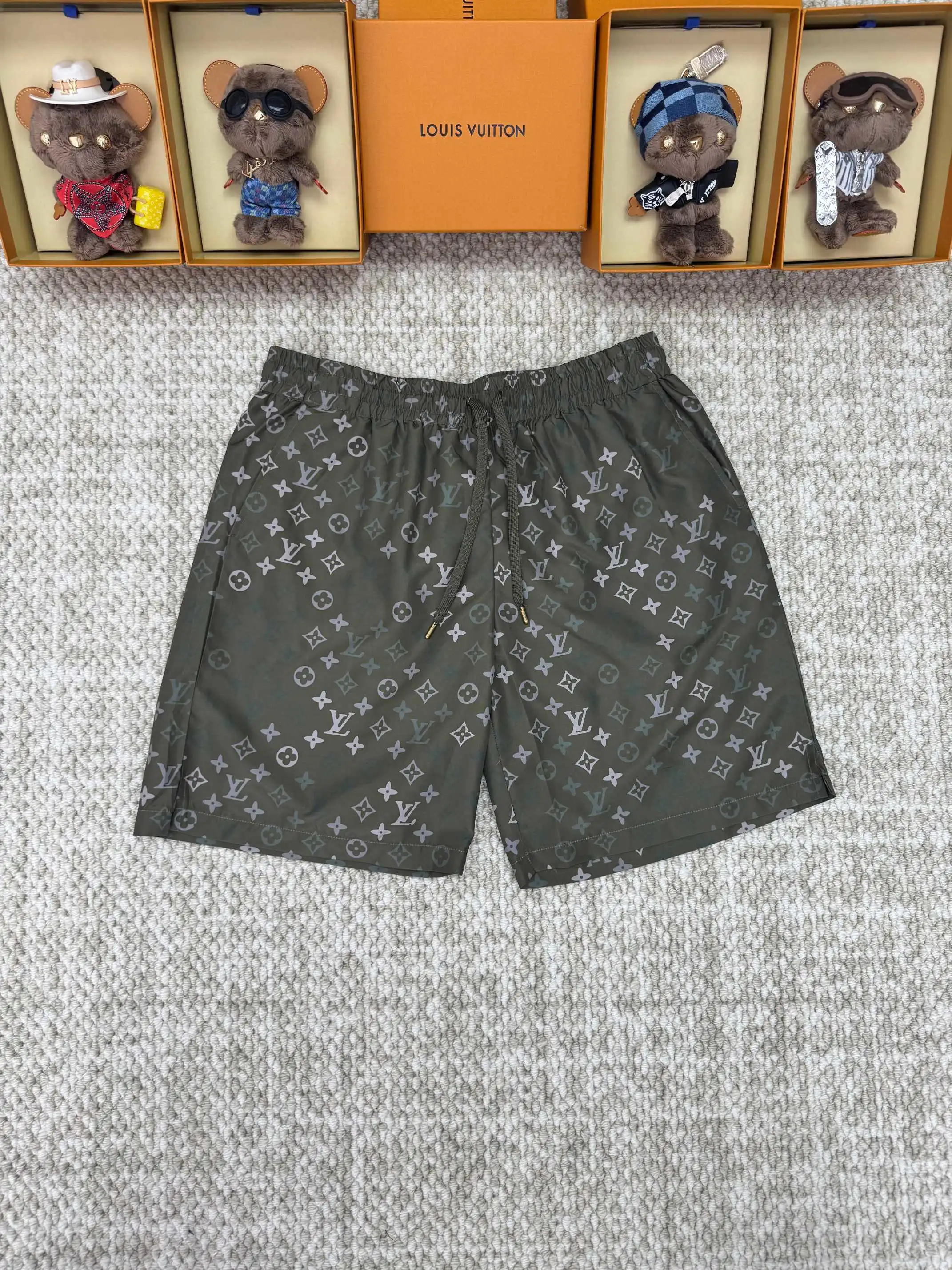 Louis Vuitton Shorts — 04fddb08