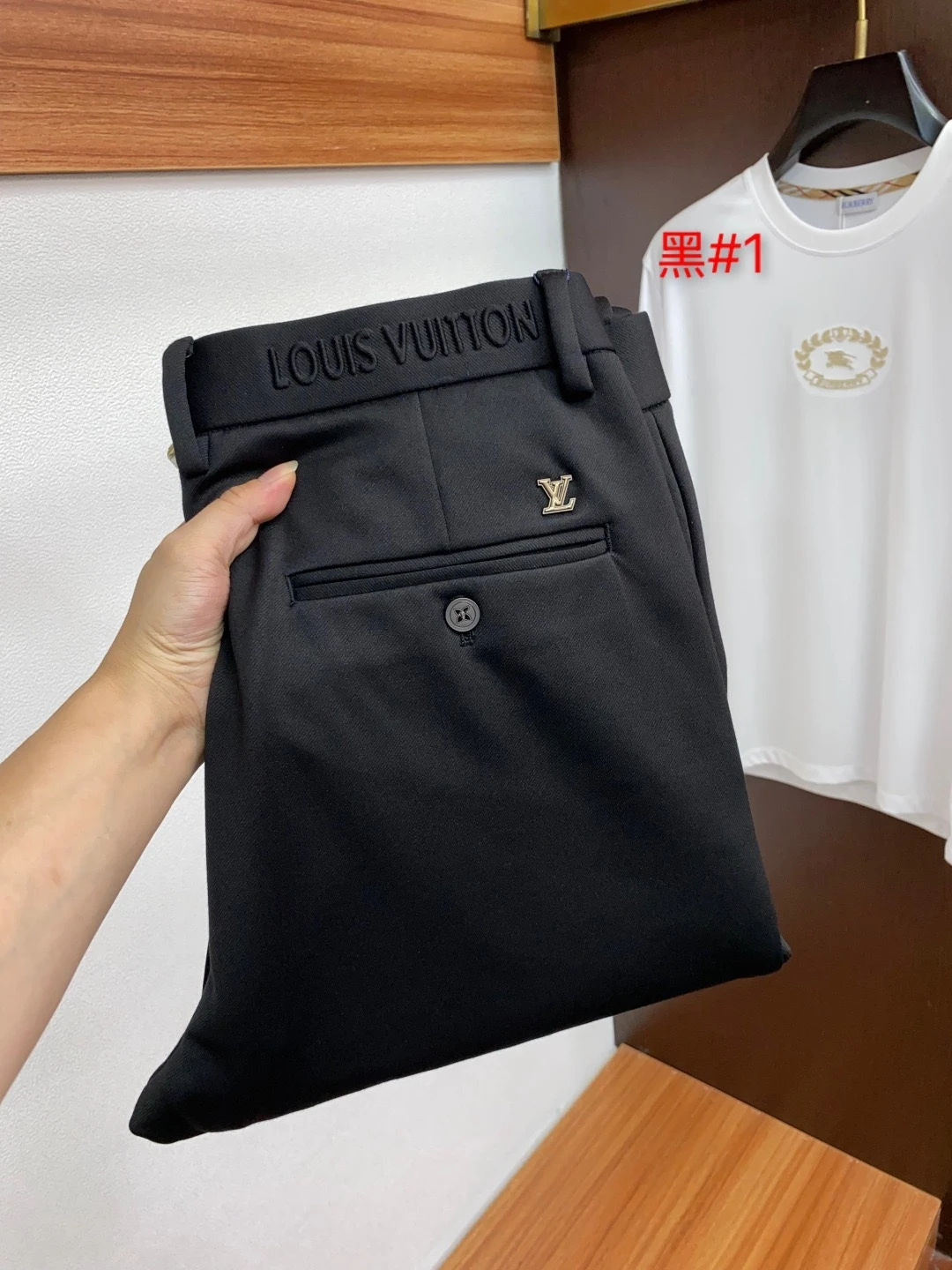 Louis Vuitton T-Shirt — 7a17d1bf