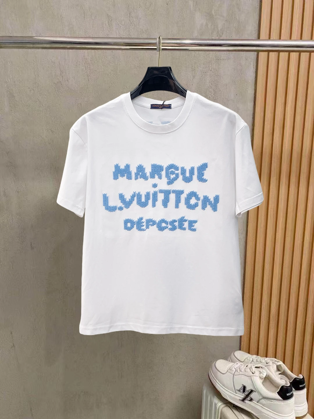 Louis Vuitton T-Shirt — 13945031