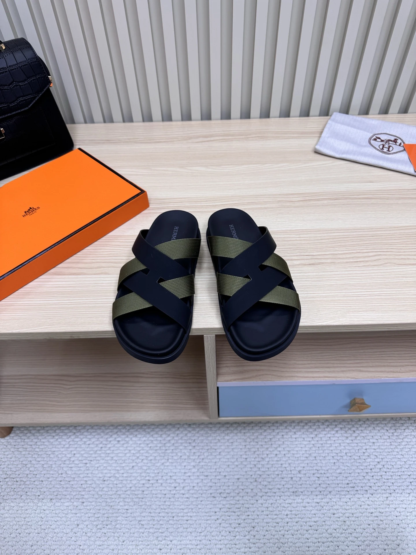 Hermès Slippers — b8b1cde7