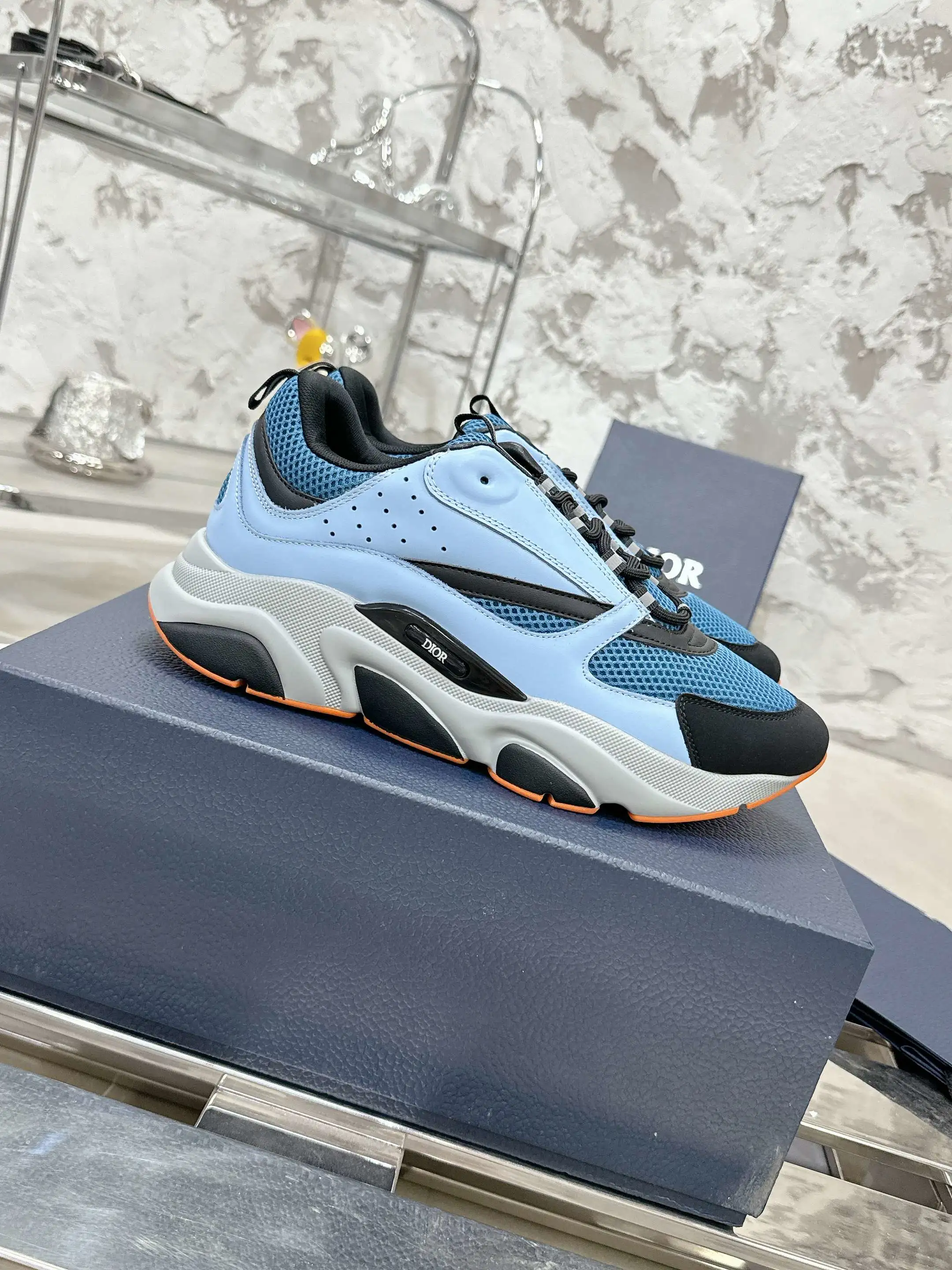 Dior Sneakers — 8f83009f