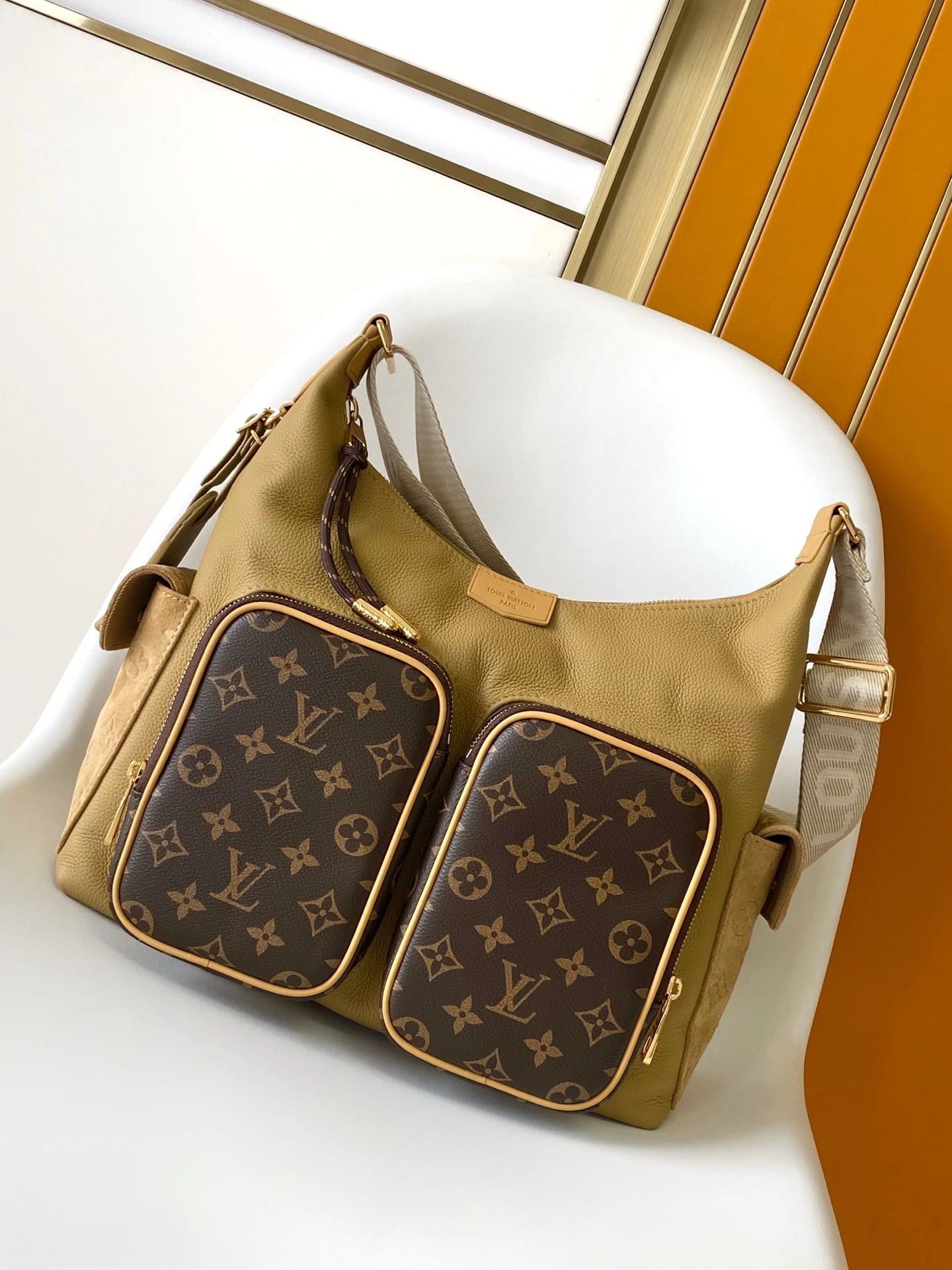 Louis Vuitton Bag — 8d48a3c5