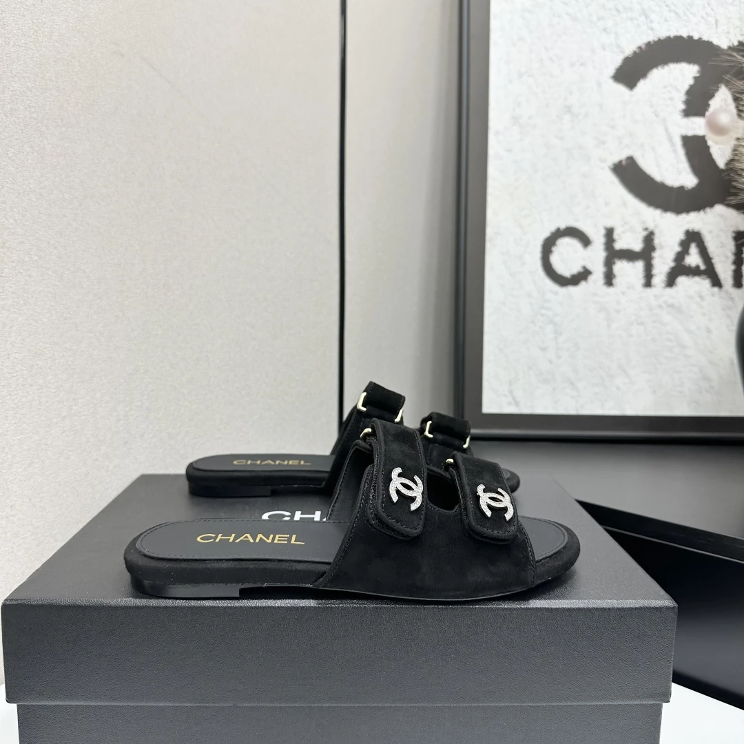 Chanel Slippers — 5dbc5d34