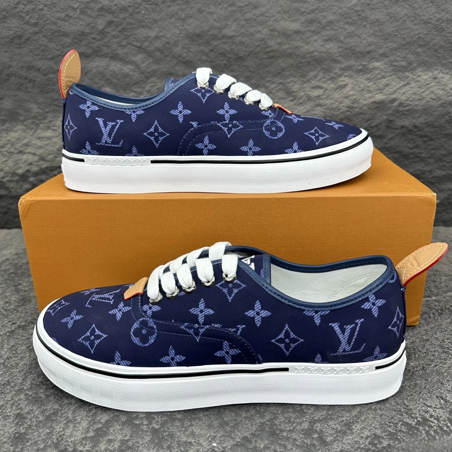 Louis Vuitton Sneakers — b4ad5cc7