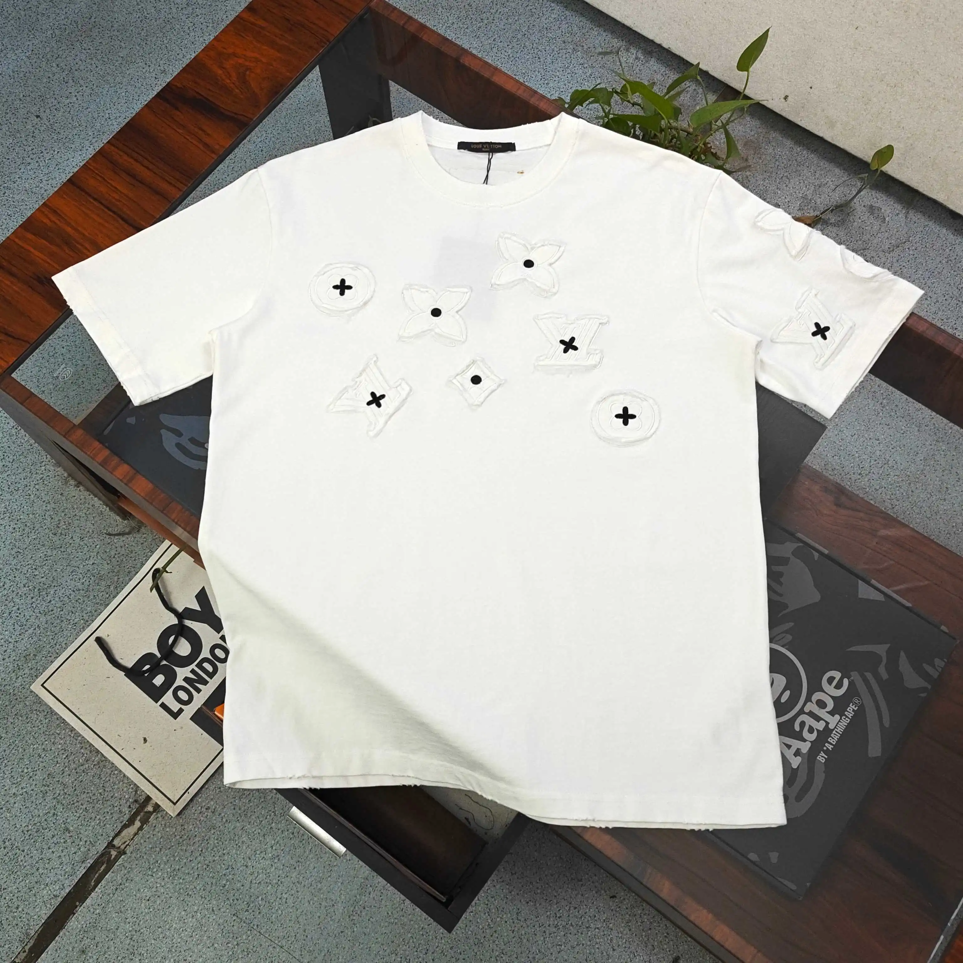 Louis Vuitton T-Shirt — 832cf24e