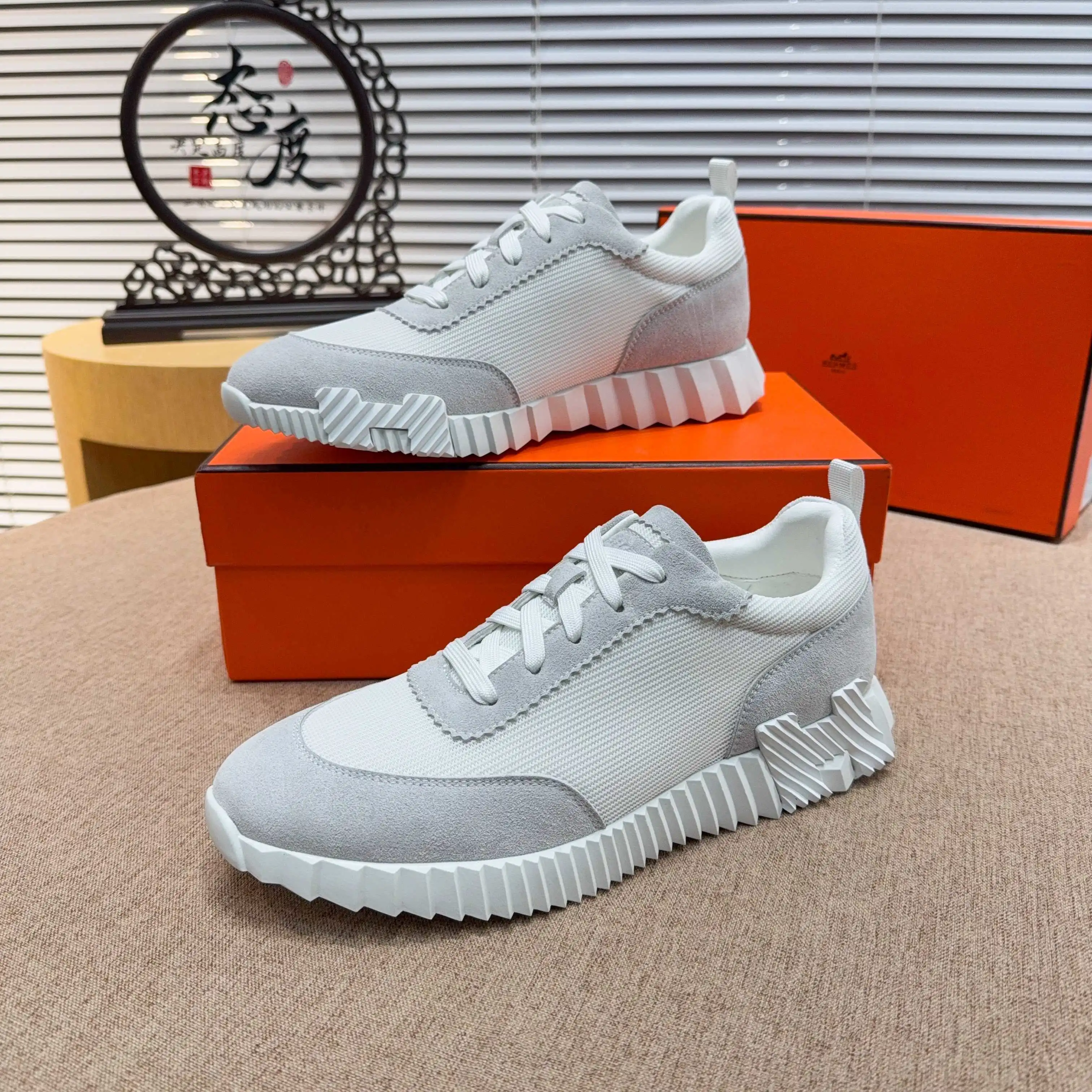 Hermès Sneakers — b553447c