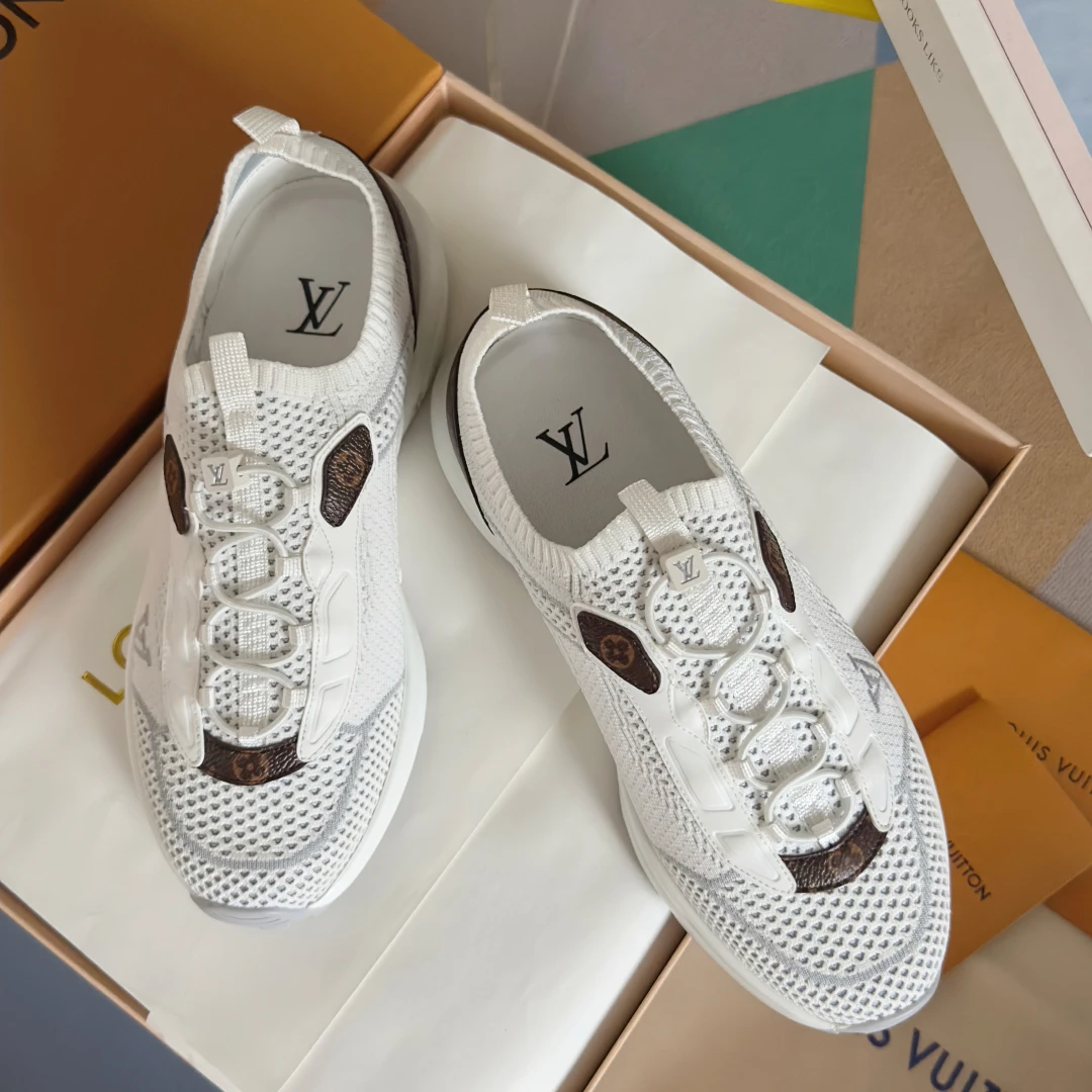 Louis Vuitton Sneakers — 28892239