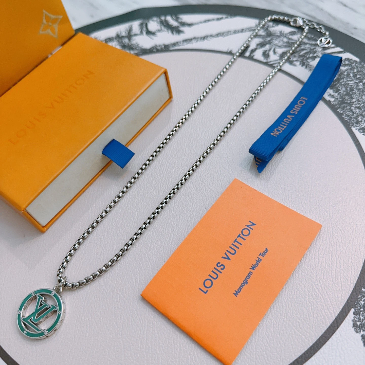 Louis Vuitton Necklaces — 9cd70ddb