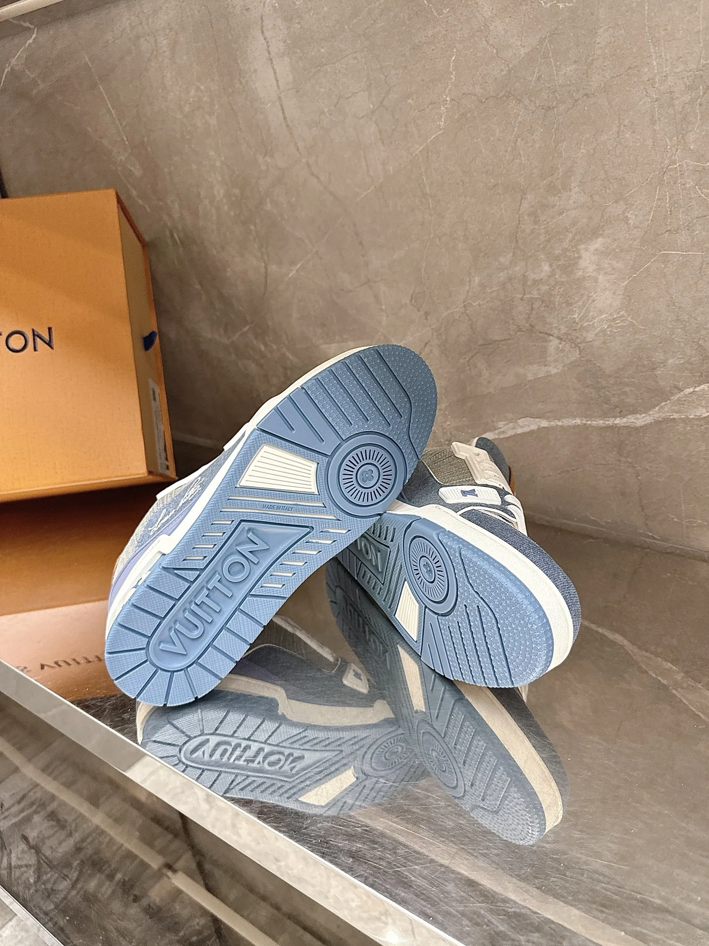 Louis Vuitton Sneakers — 2c84a29b