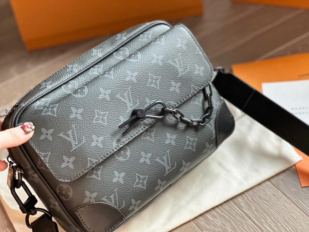 Louis Vuitton Bag — 0a7e2759