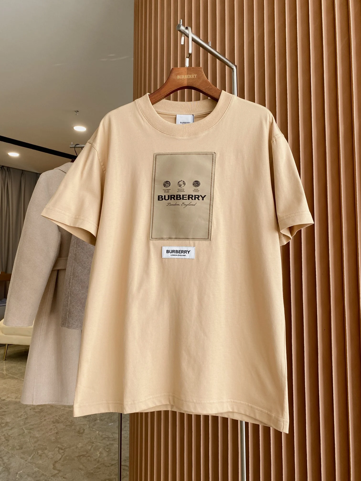 Burberry T-Shirt — 25e81a38