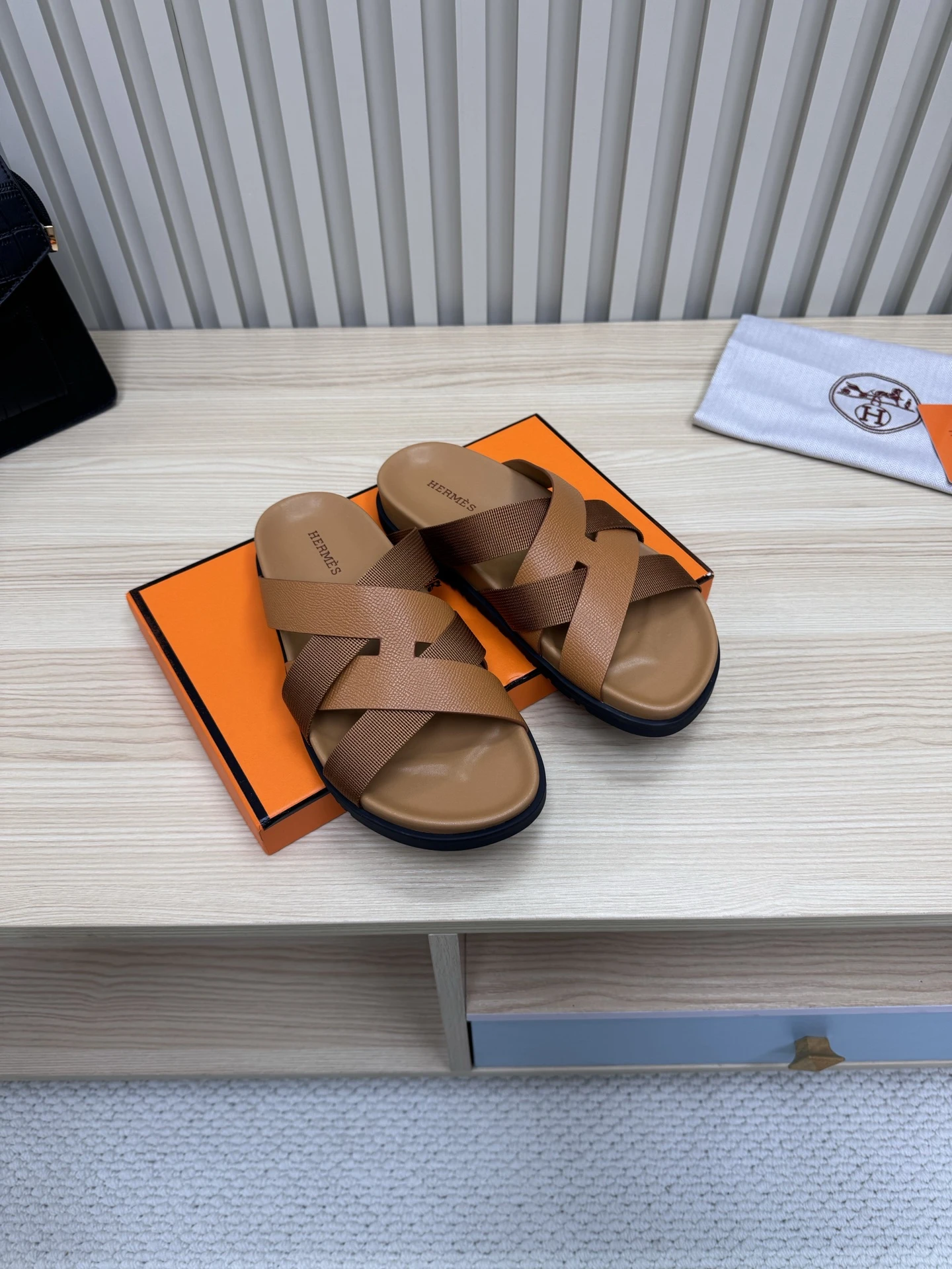 Slippers & Slides