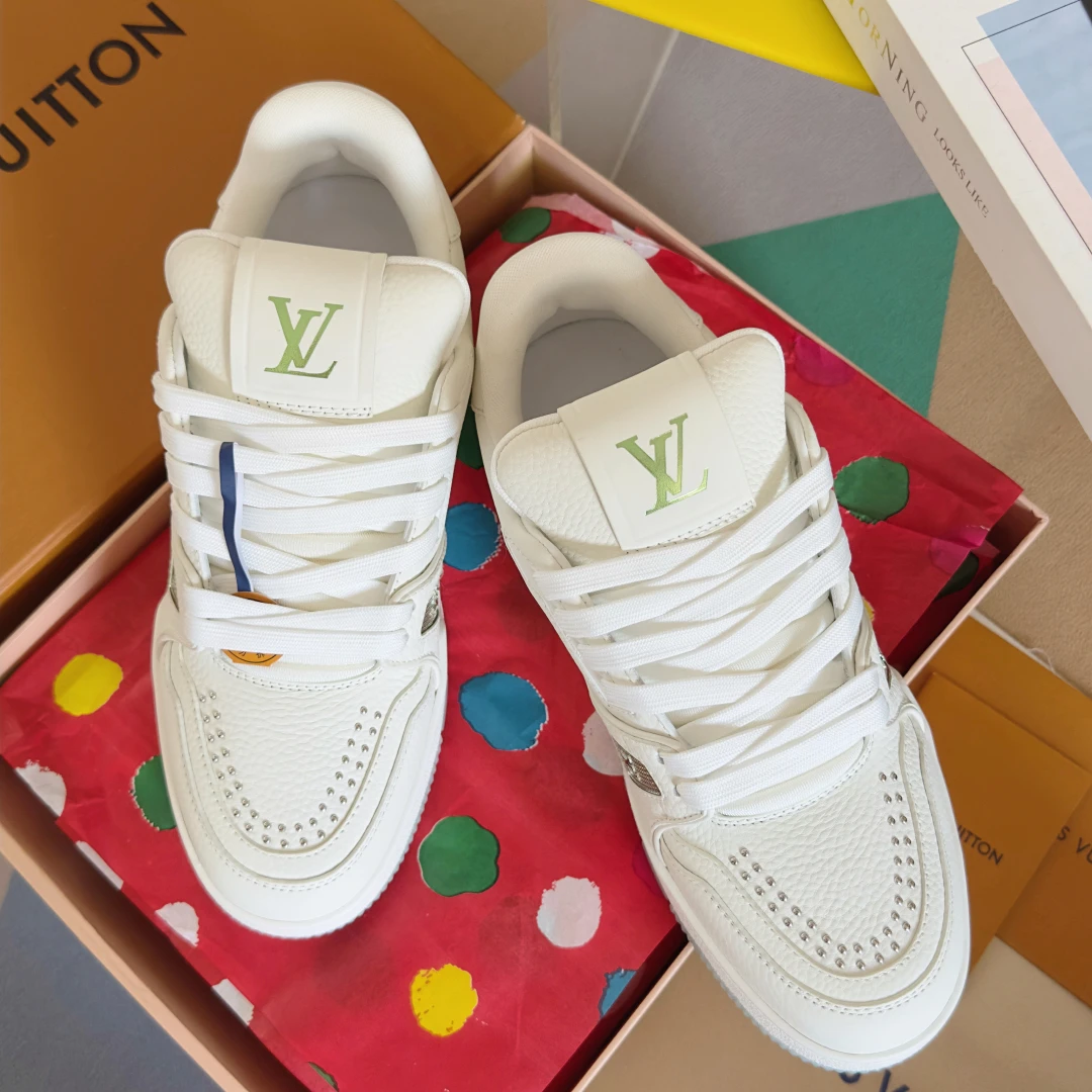 Louis Vuitton Sneakers — 3a6be122