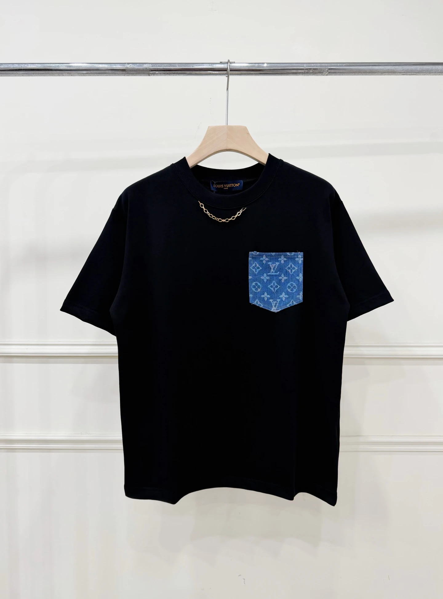 Louis Vuitton T-Shirt — c6d2228a
