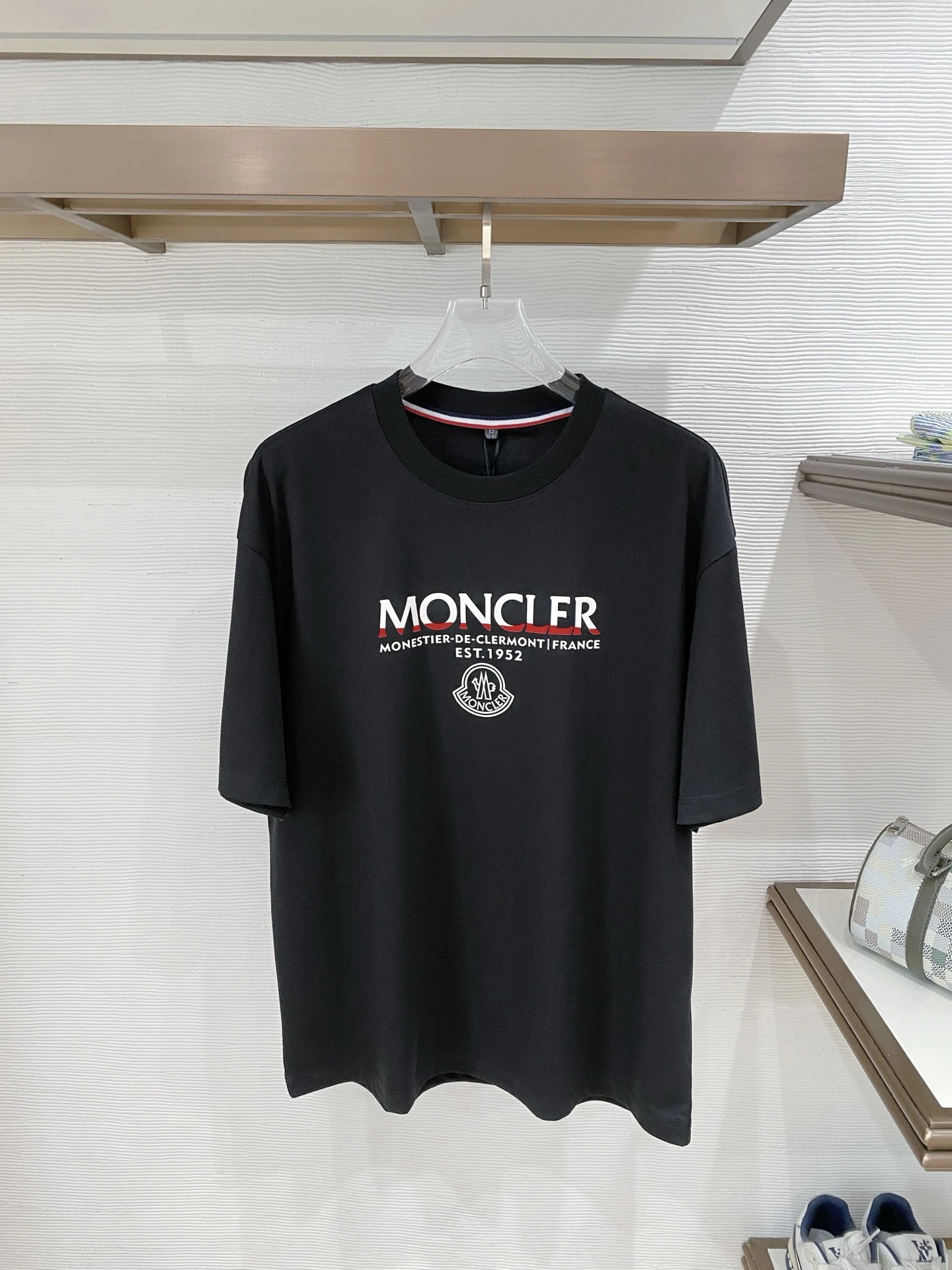 Moncler T-Shirt — b4c09ddb