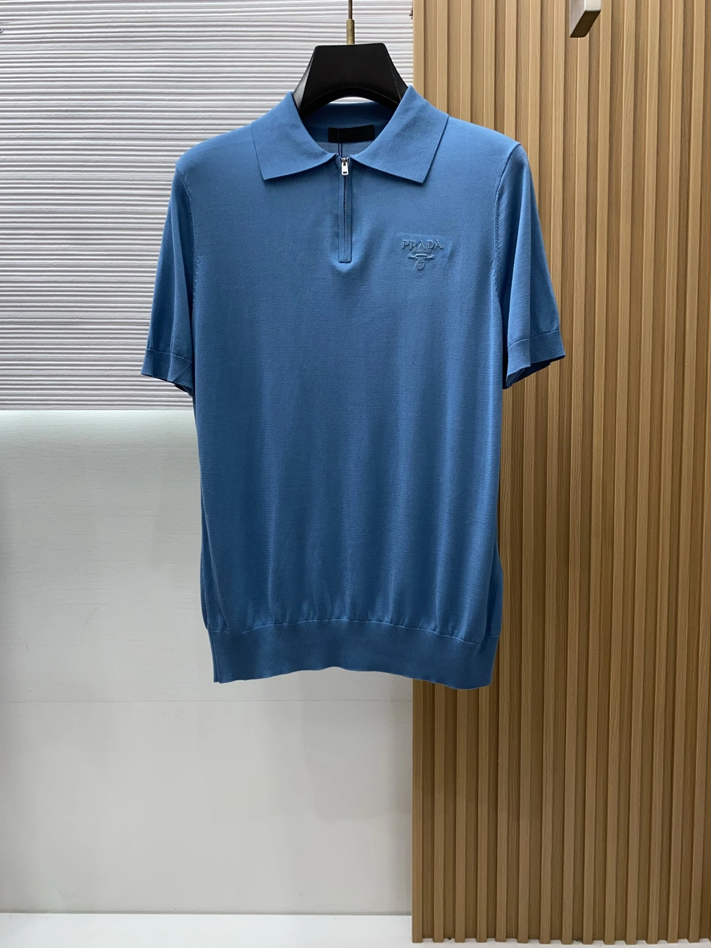 Prada T-Shirt — 52f2ee17