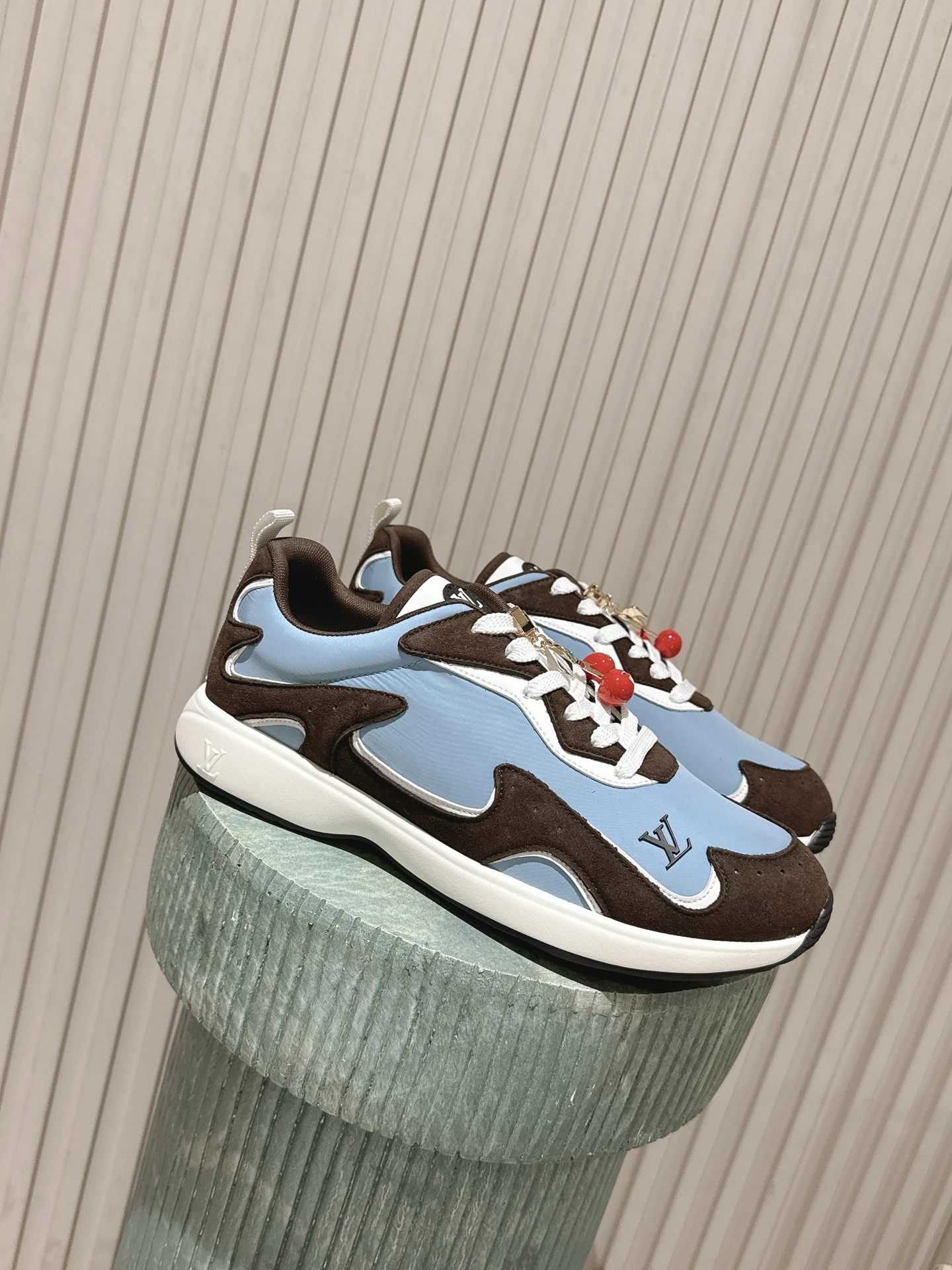 Louis Vuitton Sneakers — 1aec1aa0