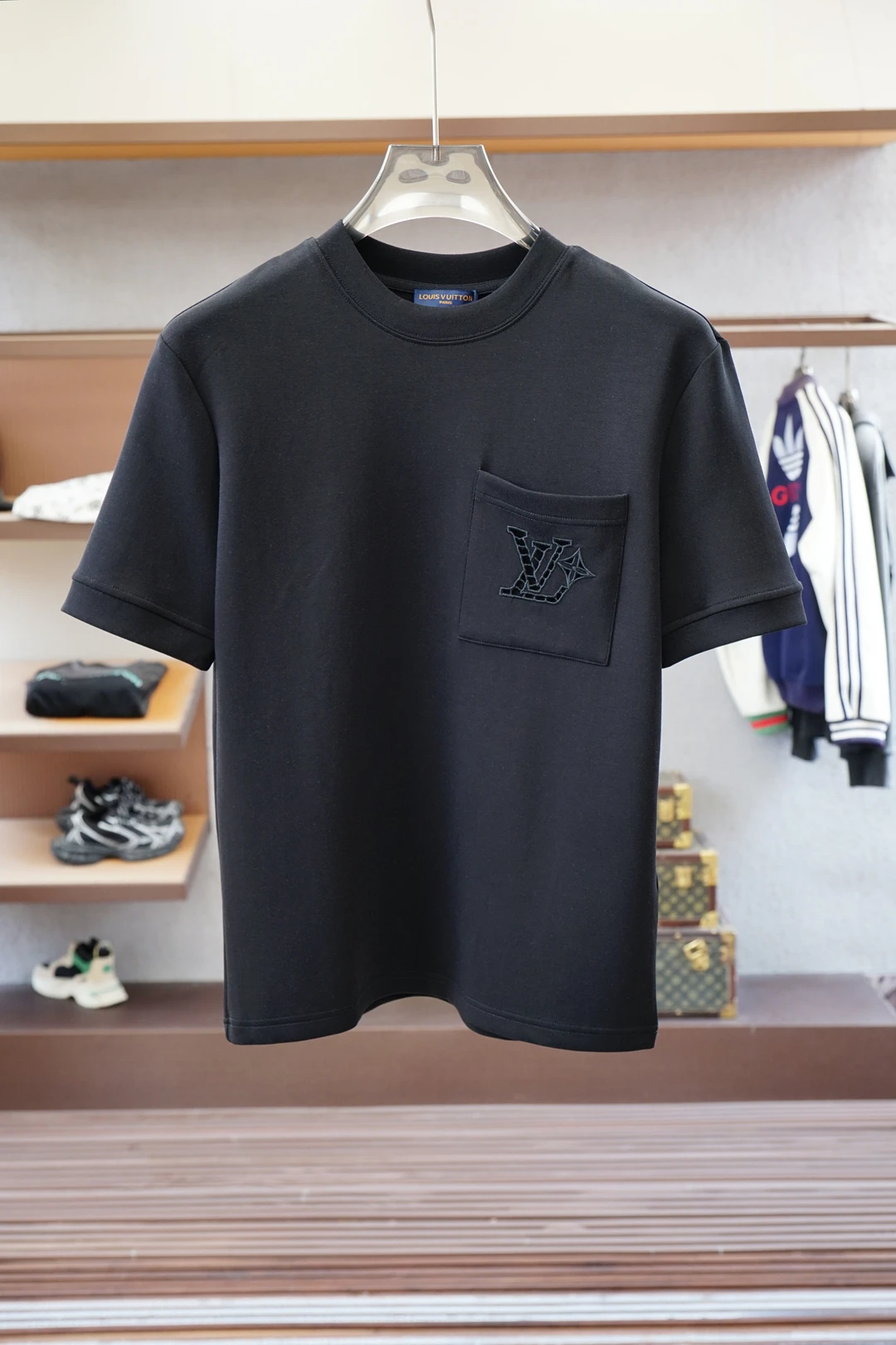 Louis Vuitton T-Shirt — 7998f4f2