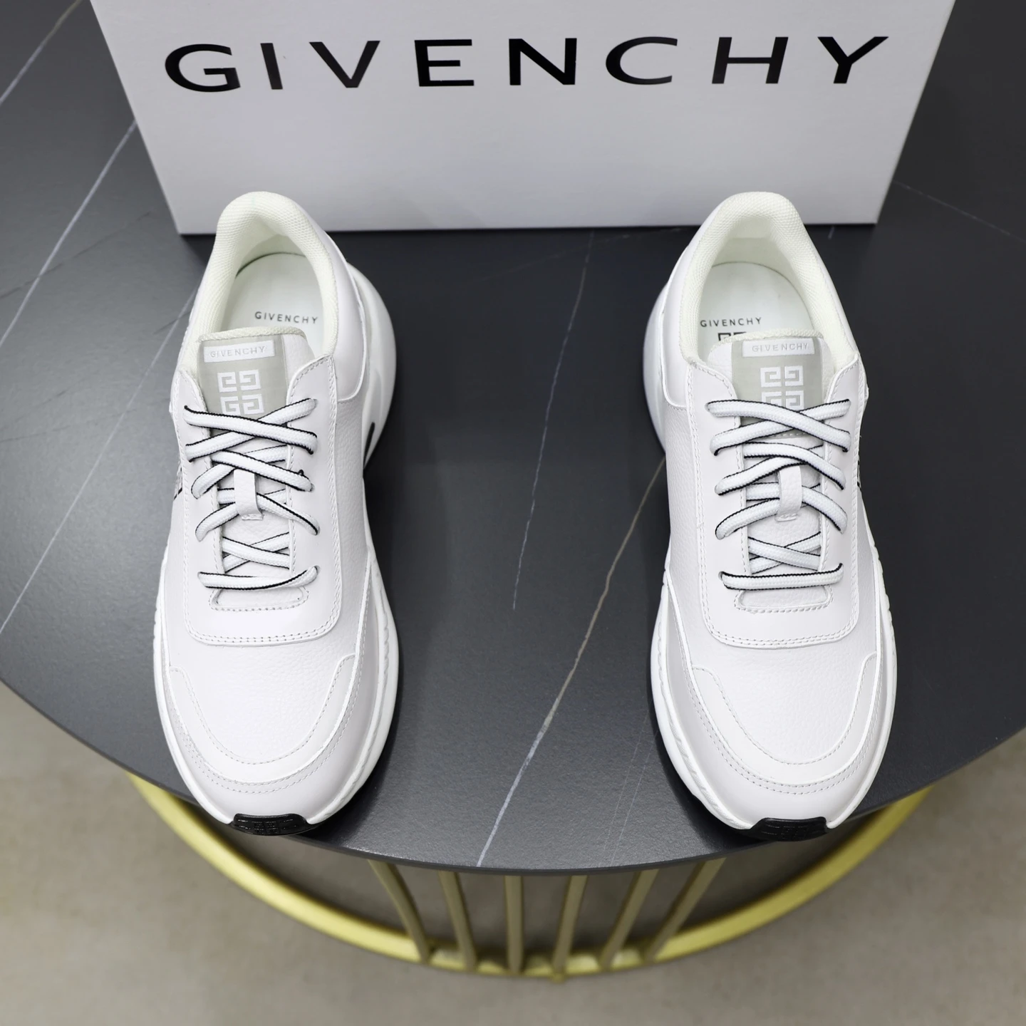 Givenchy Sneakers — 422b9df5