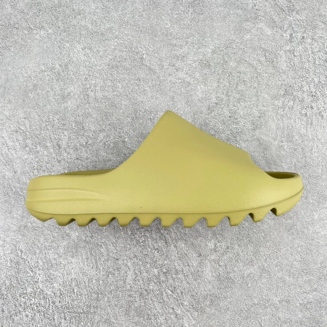 Adidas Slippers — 094a9ff4