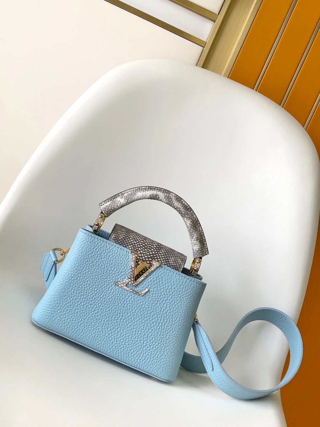 Louis Vuitton Bag — d122234d