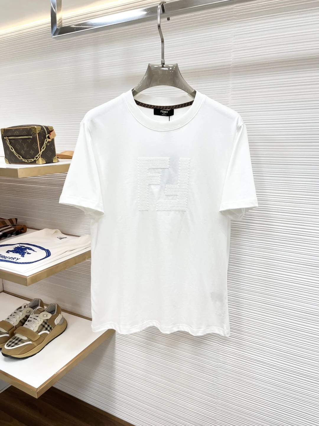 Fendi T-Shirt — 77553d24