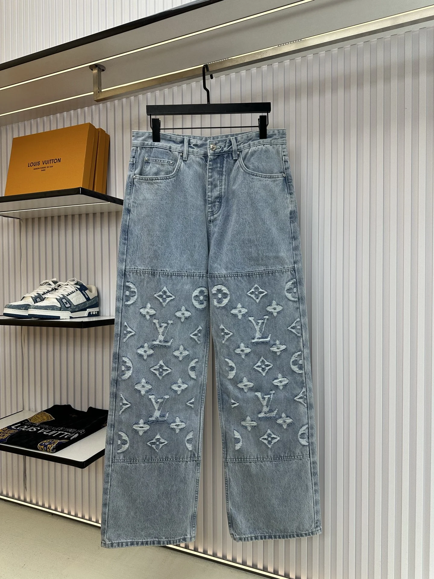 Louis Vuitton Jeans — 97929c3a
