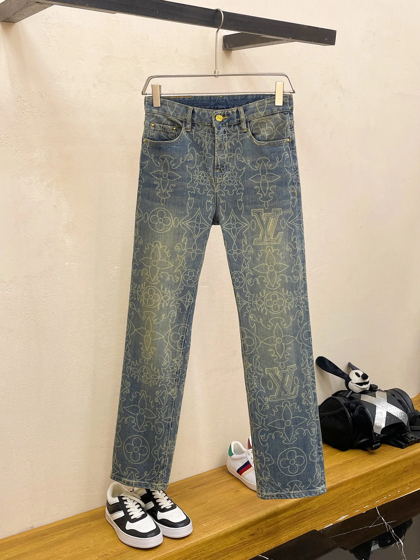 Louis Vuitton Jeans — 50ac3336
