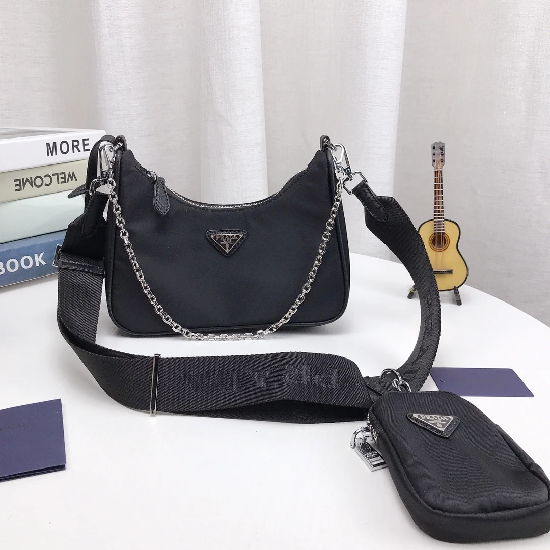 Prada Bag — c0c4eee8