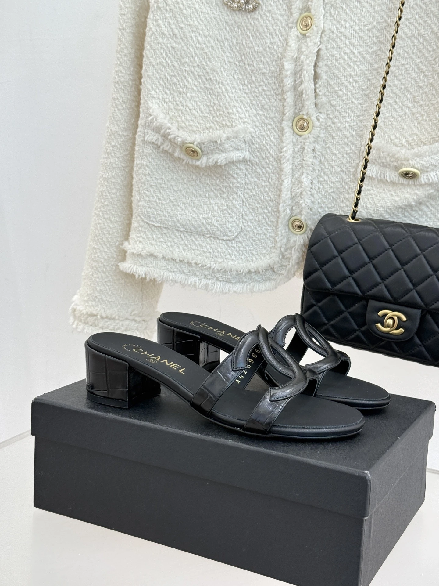 Chanel Slippers — e77b66da