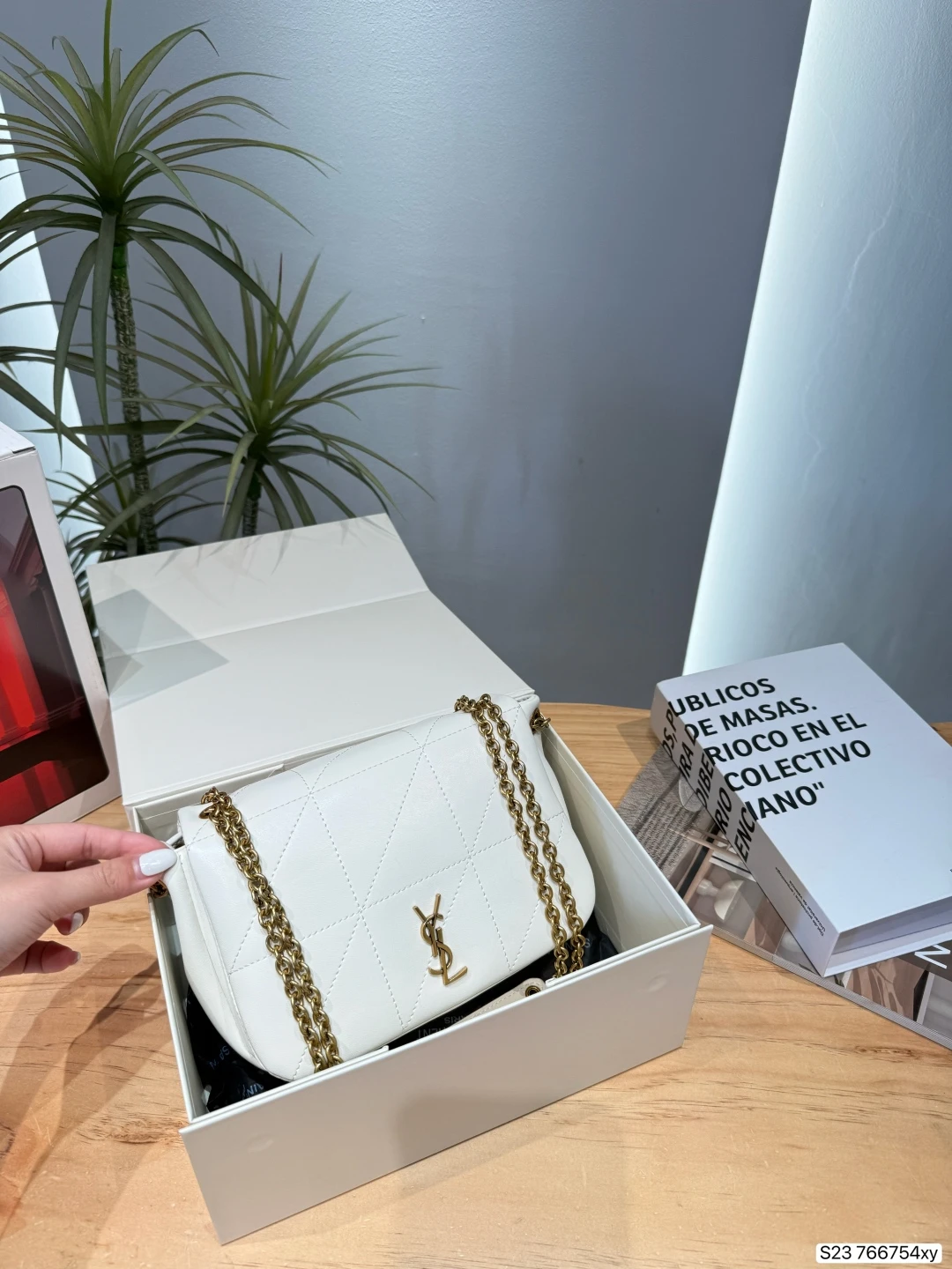 Saint Laurent Bag — 7b0b4e8f