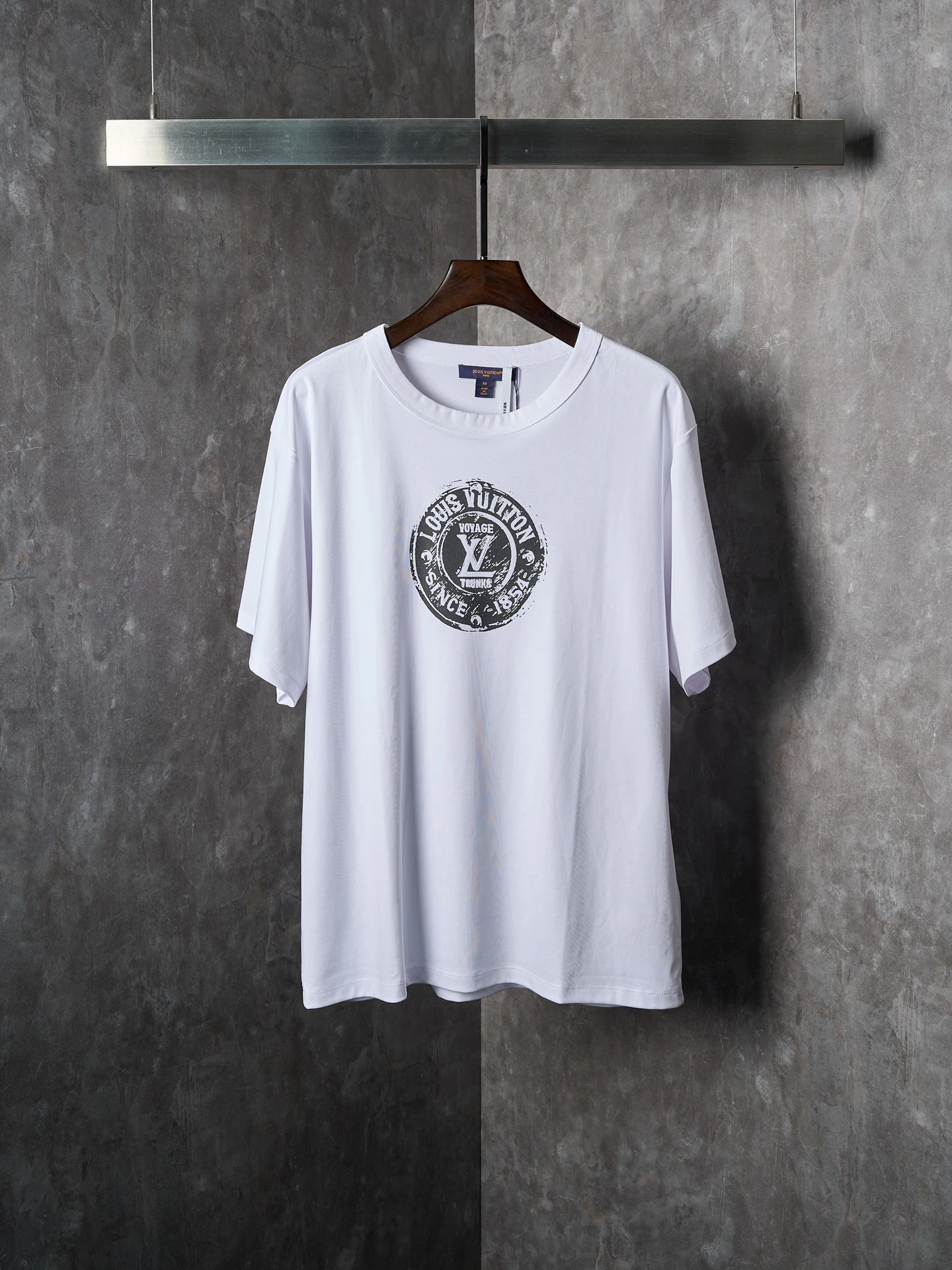 Louis Vuitton T-Shirt — 095b6c40