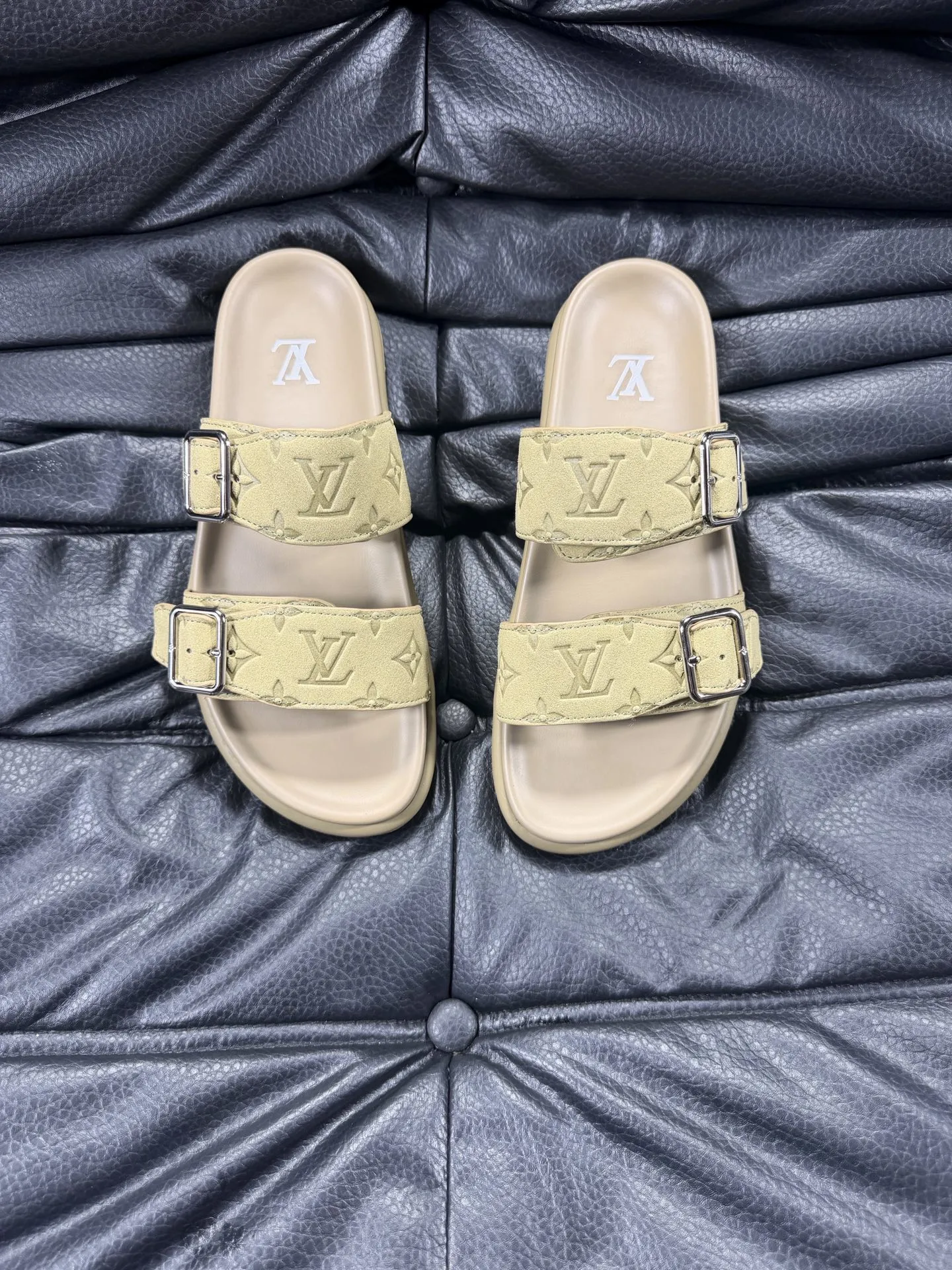 Louis Vuitton Slippers — 0eafdbde